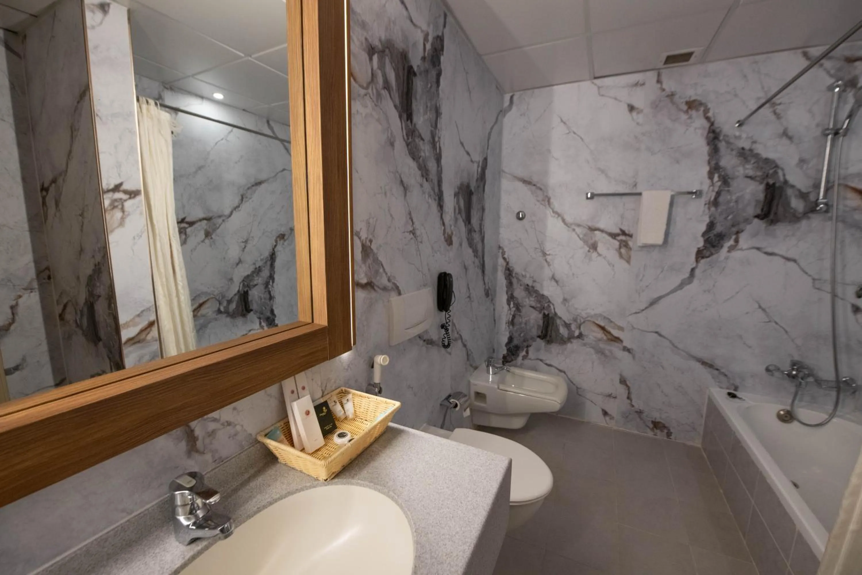 Bath in Ramee Guestline Hotel