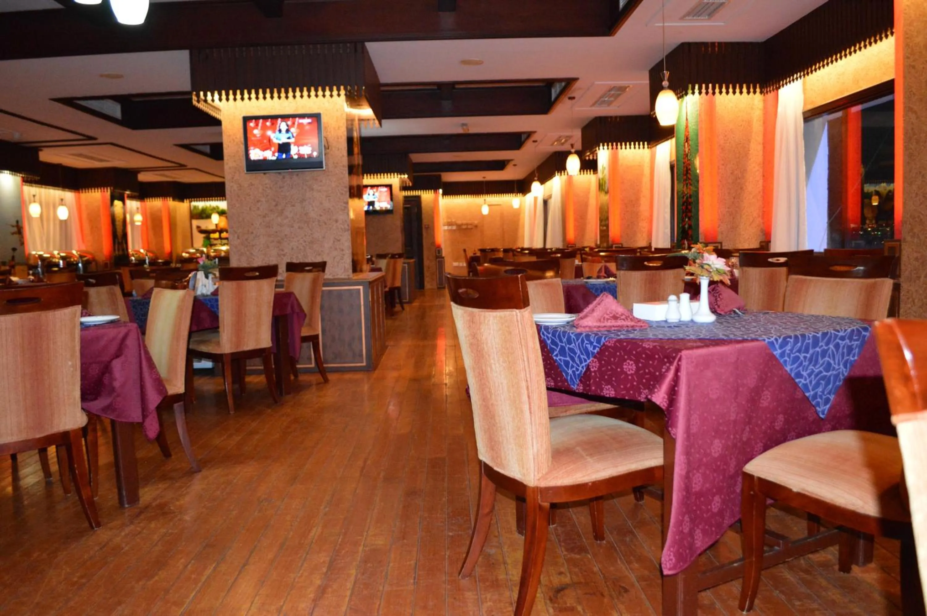 Restaurant/places to eat in Ramee Guestline Hotel