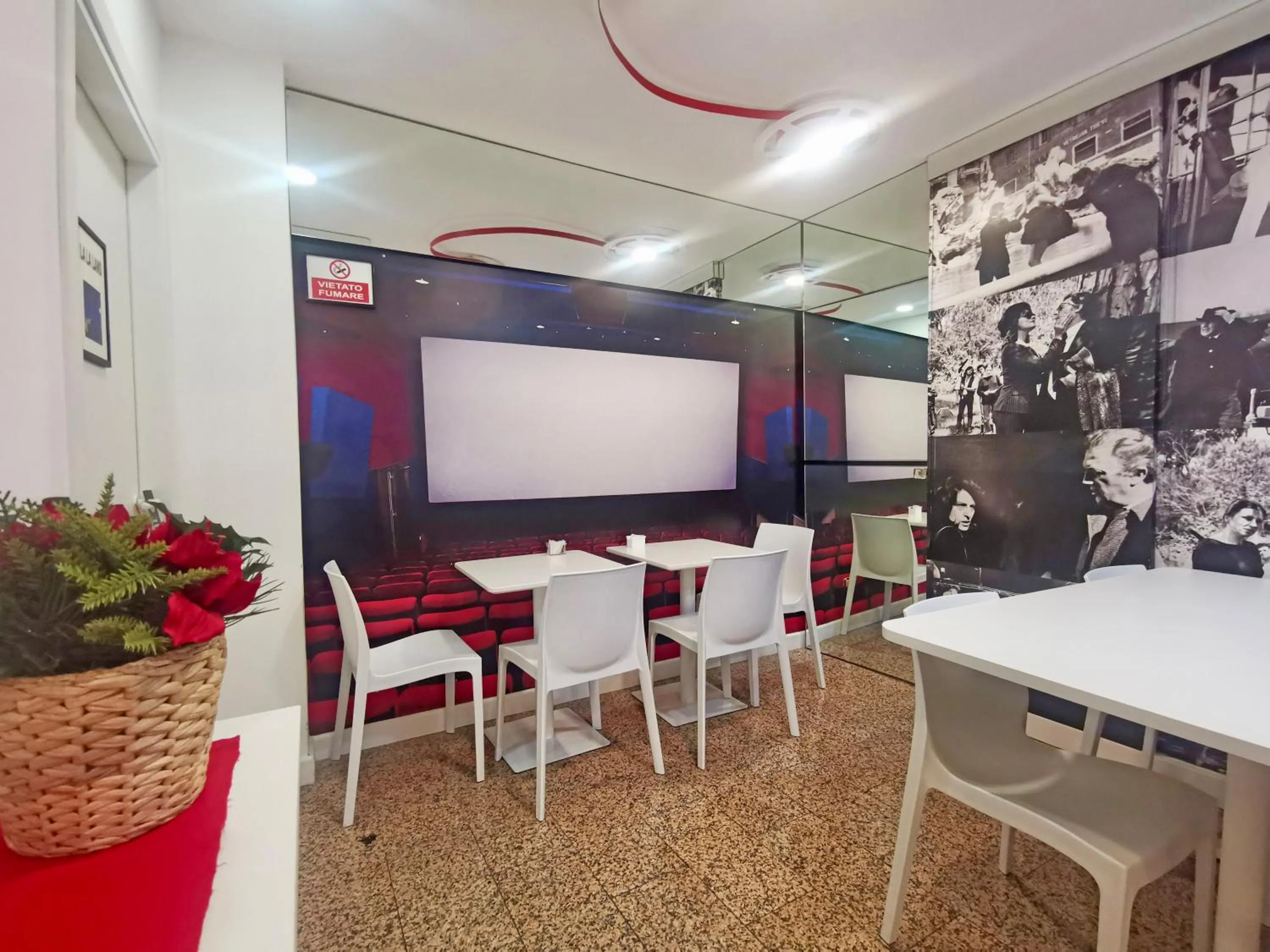 Breakfast in Red Carpet rooms