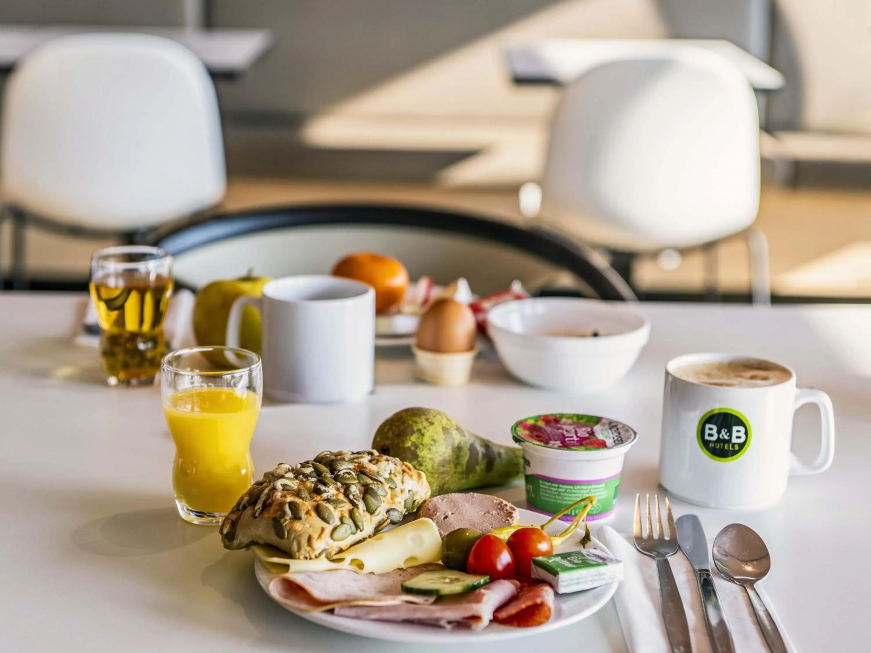 Restaurant/places to eat in B&B Hotel Erlangen-Süd