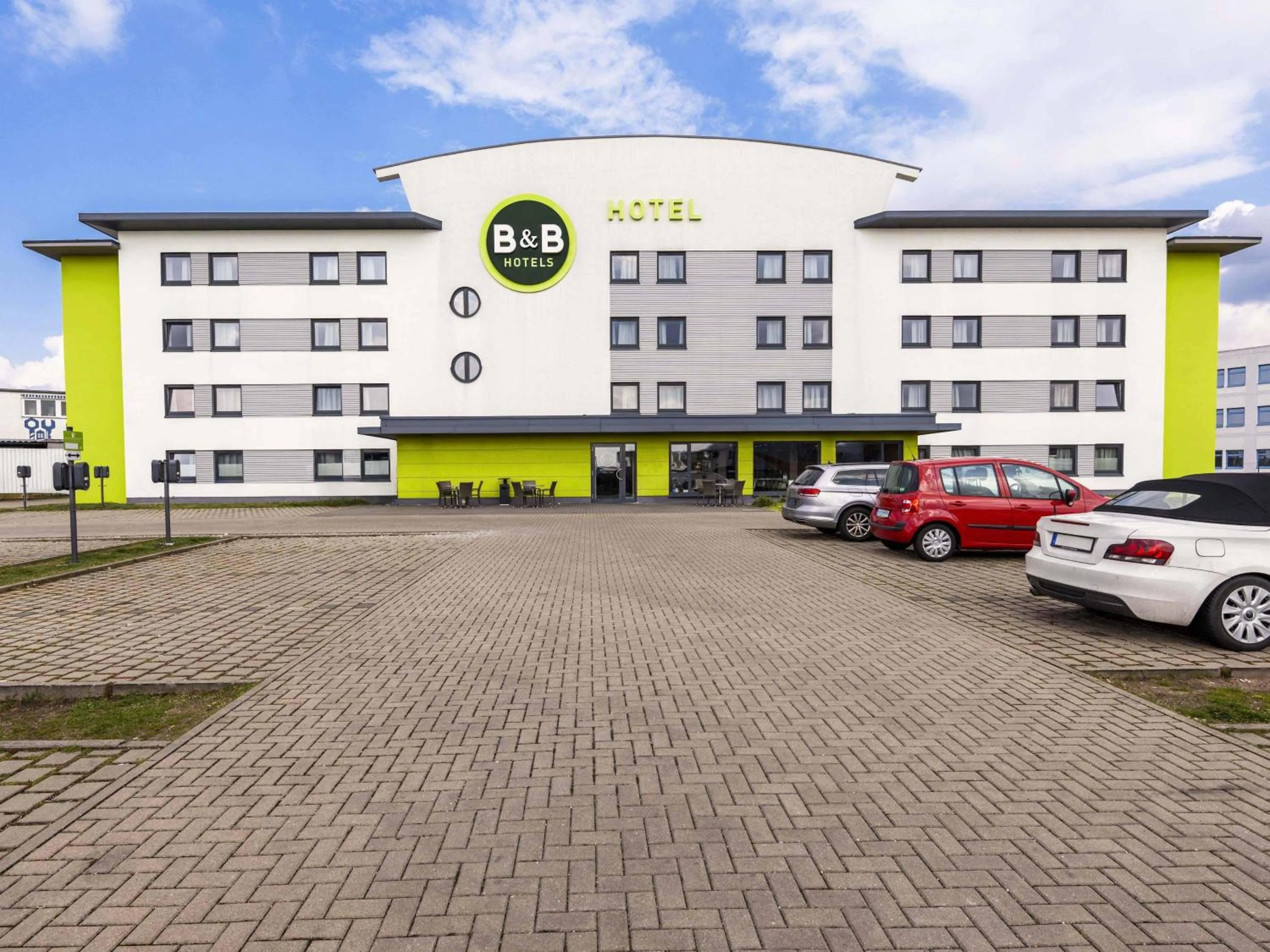 Property building in B&B Hotel Erlangen-Süd