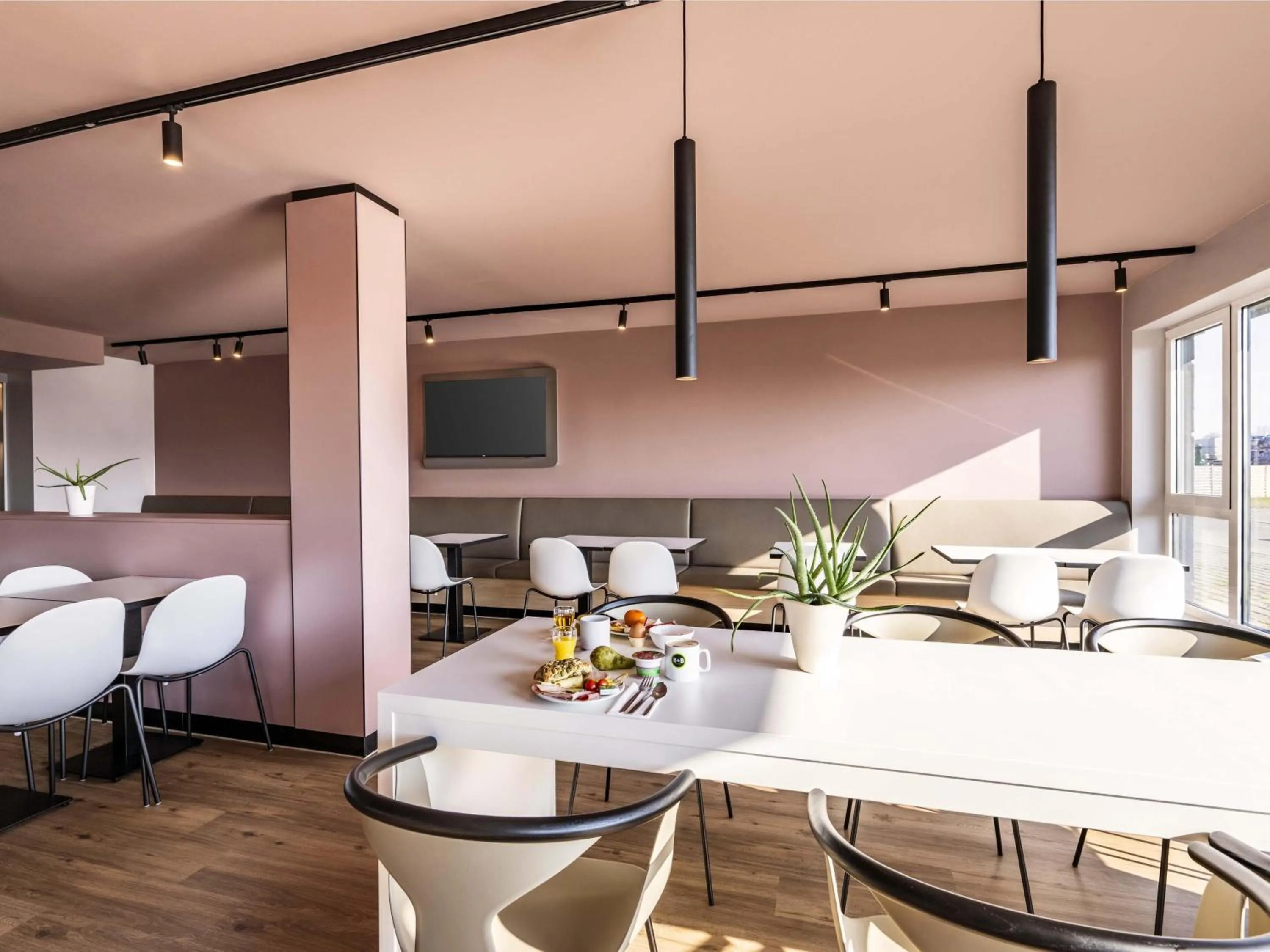 Photo of the whole room in B&B Hotel Erlangen-Süd