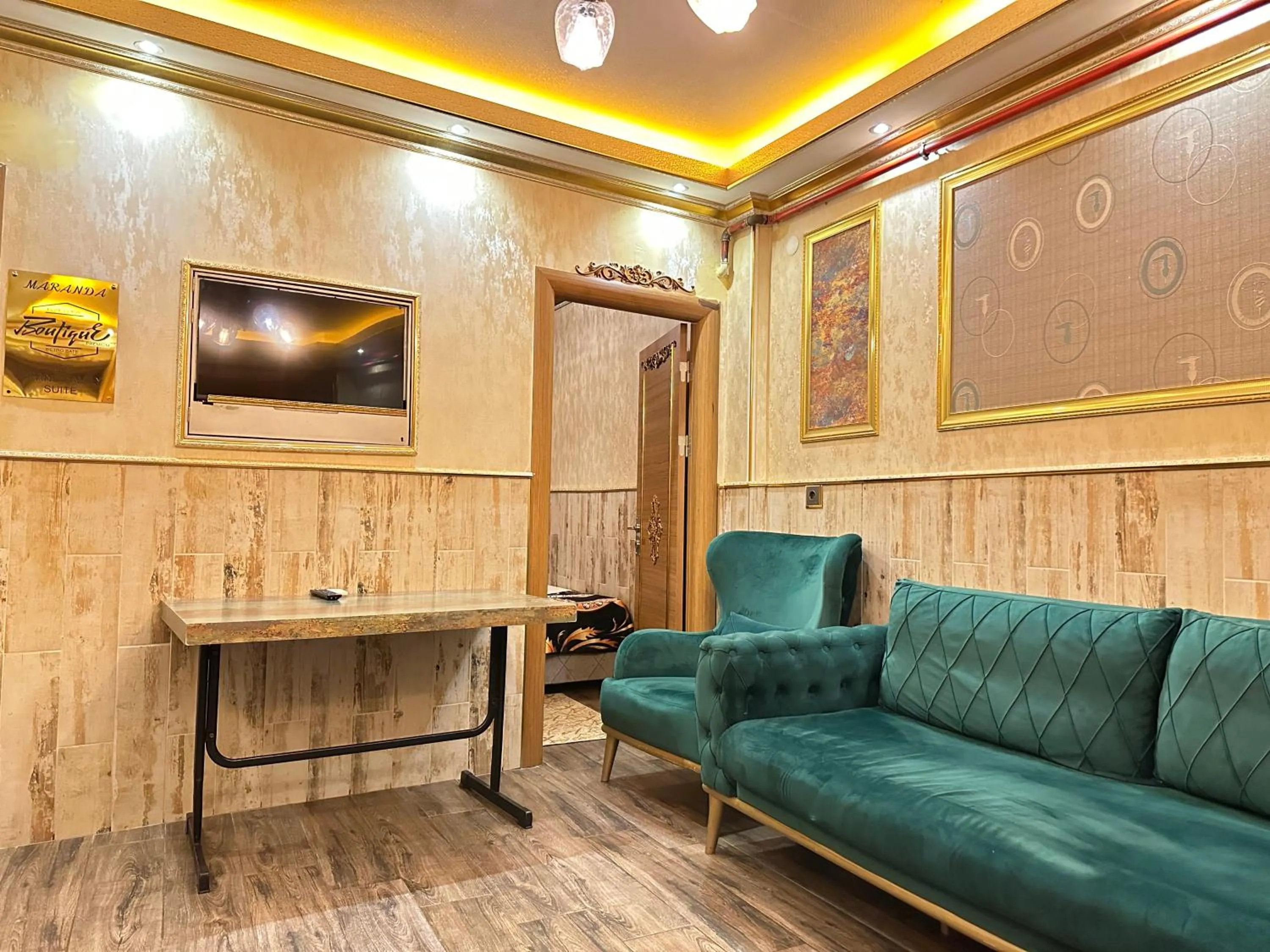 TV and multimedia in Maranda Suit Hotel