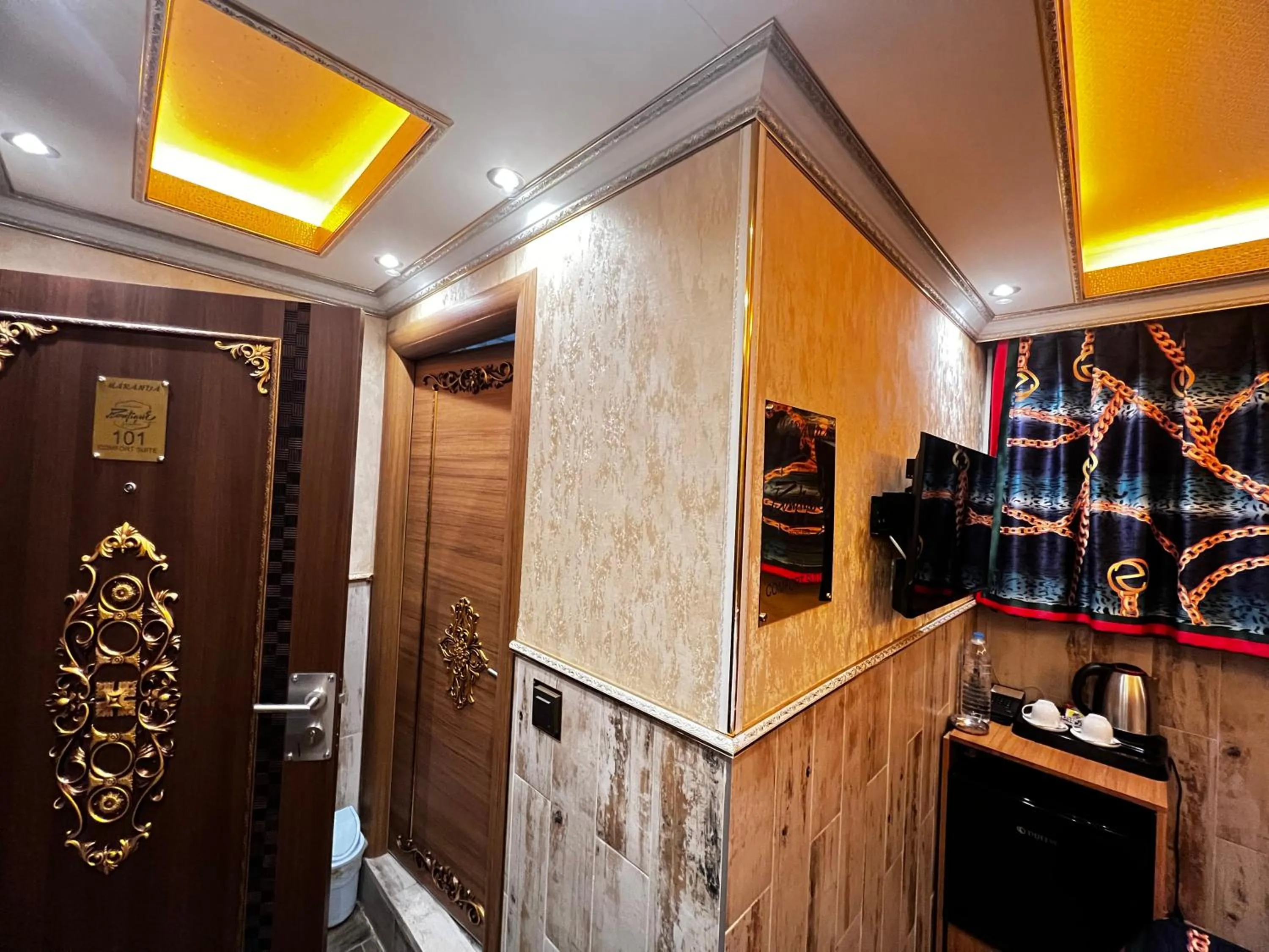 Photo of the whole room in Maranda Suit Hotel