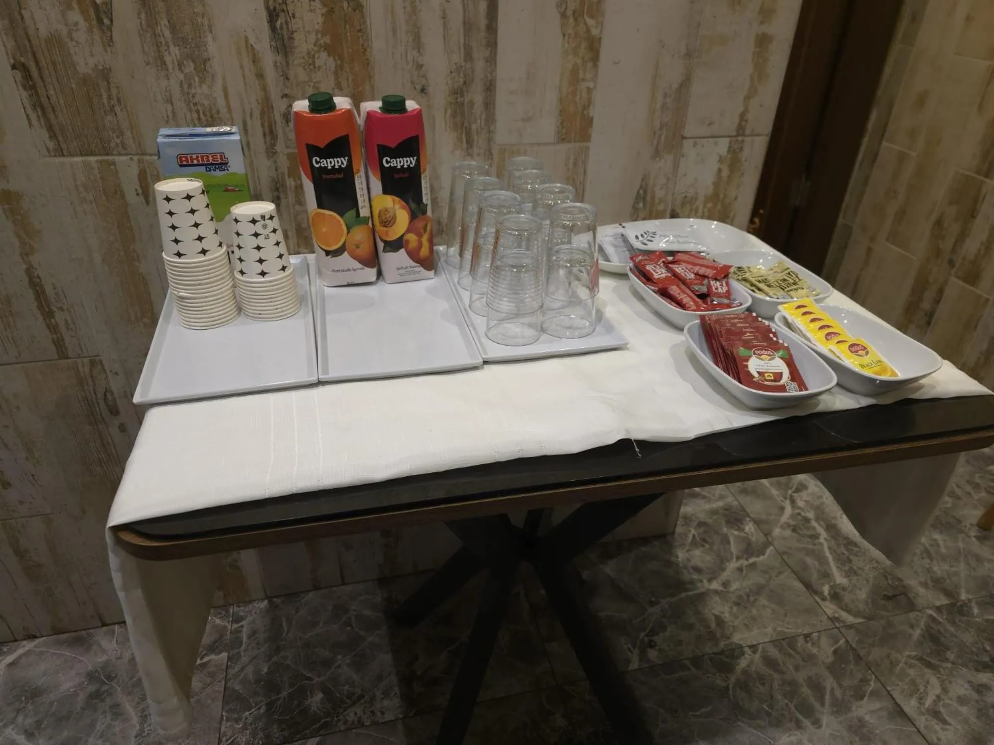 Food in Maranda Suit Hotel