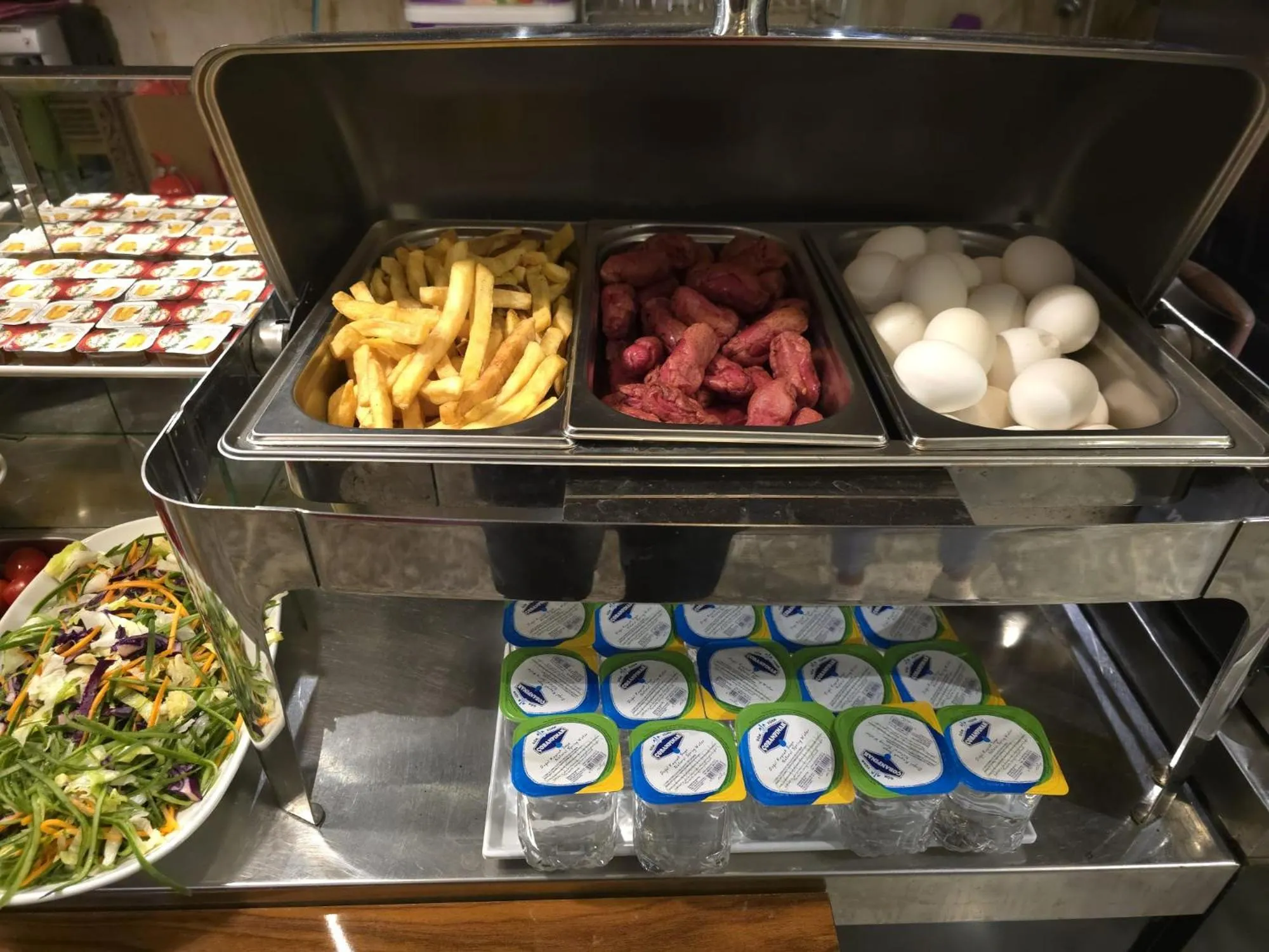 Food in Maranda Suit Hotel