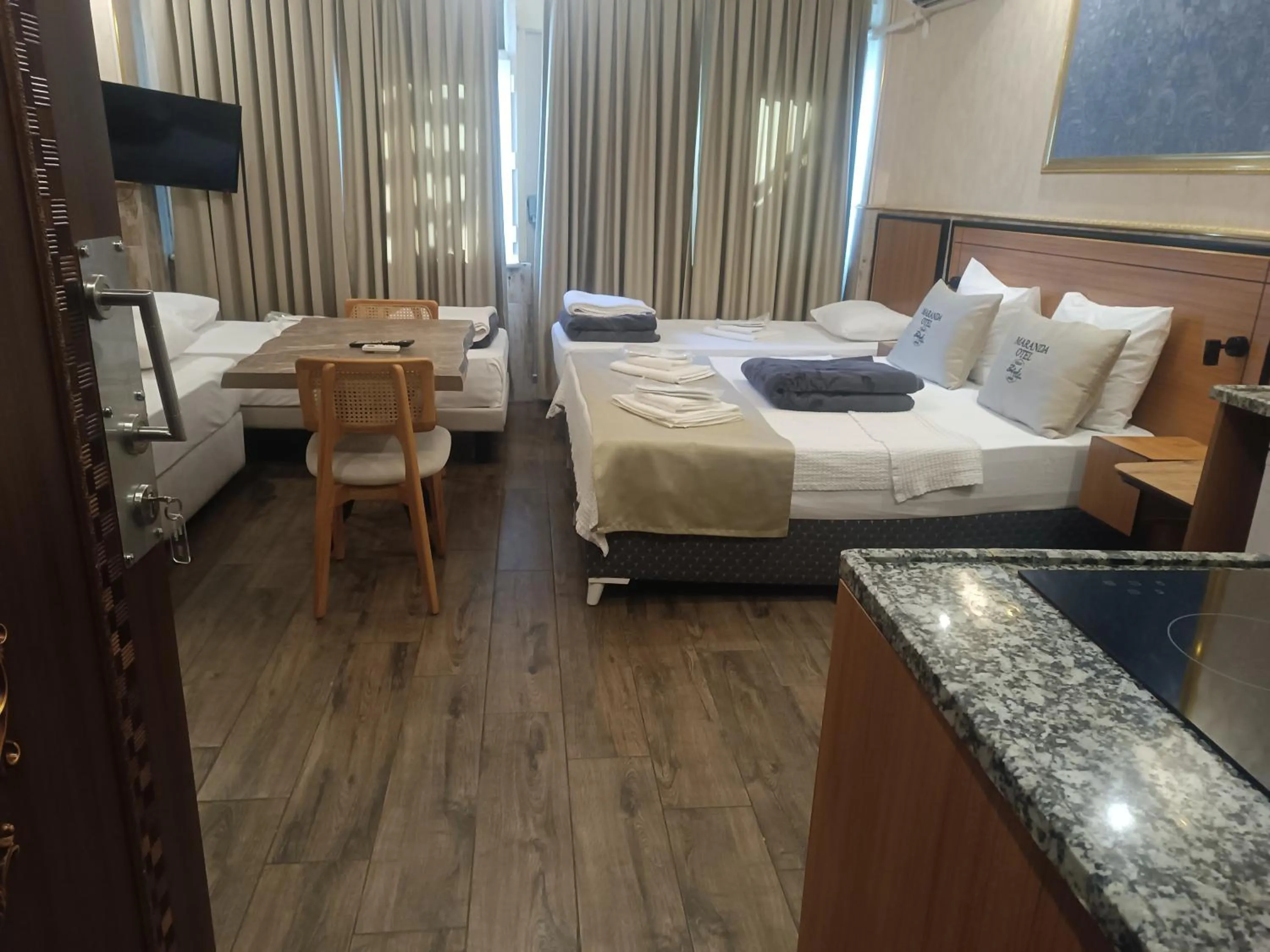 Living room, Bed in Maranda Suit Hotel