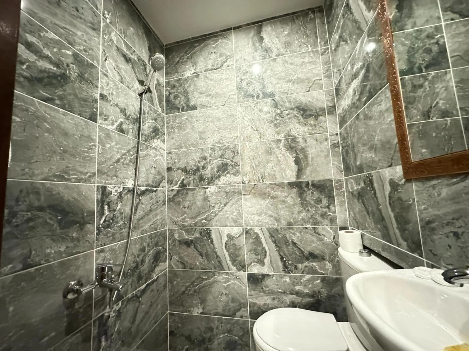 Bathroom in Maranda Suit Hotel