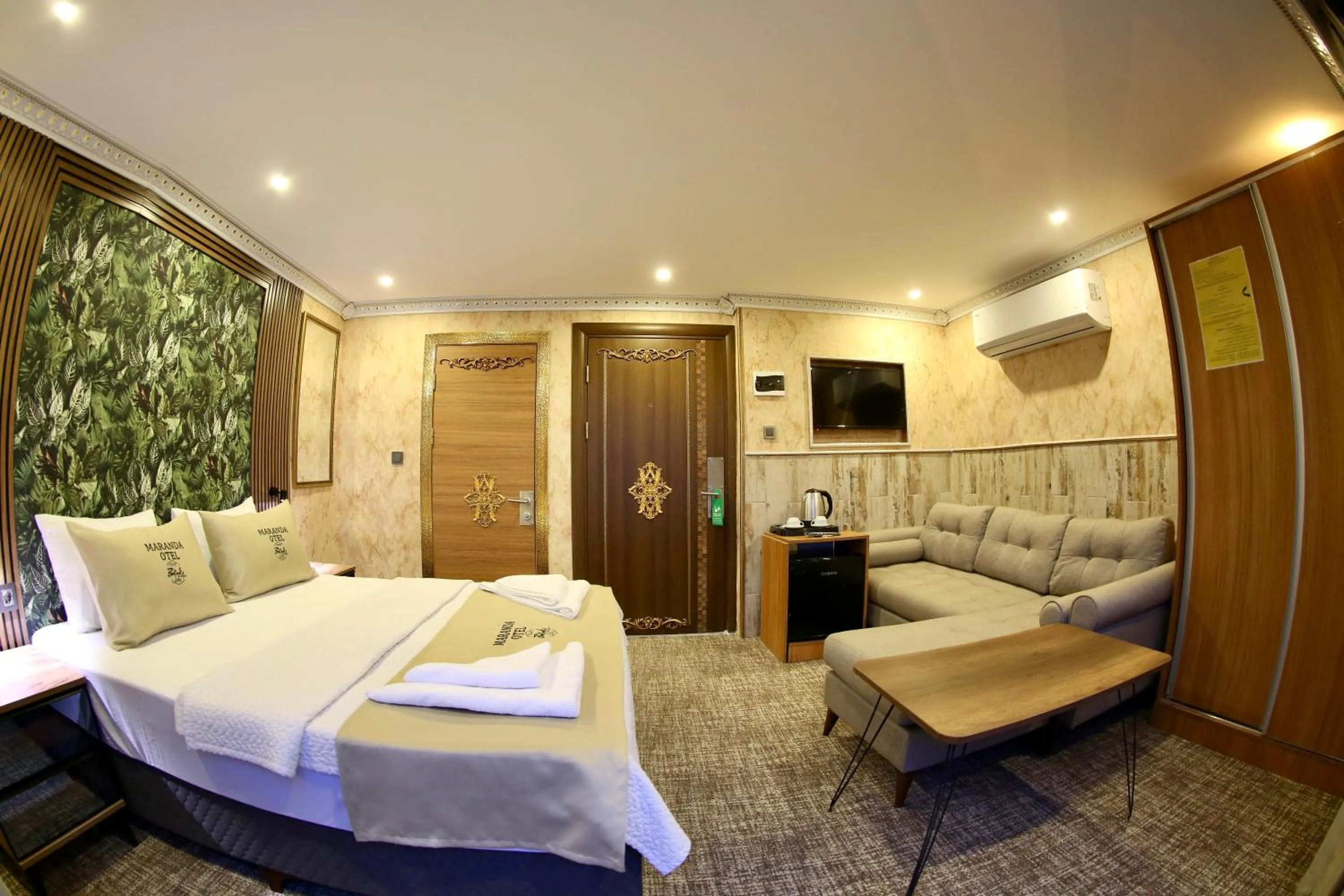 TV and multimedia, Bed in Maranda Suit Hotel