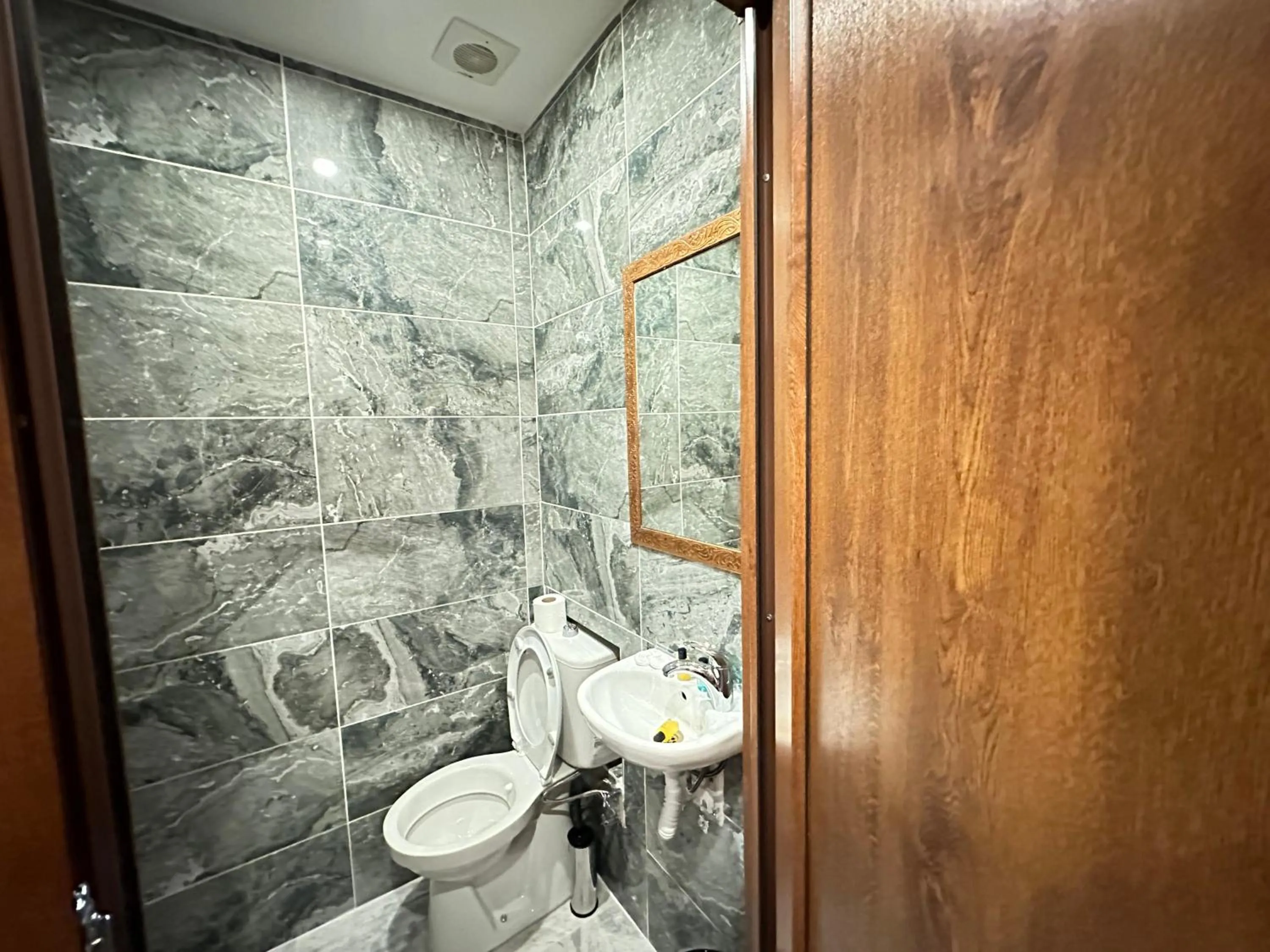 Bathroom in Maranda Suit Hotel