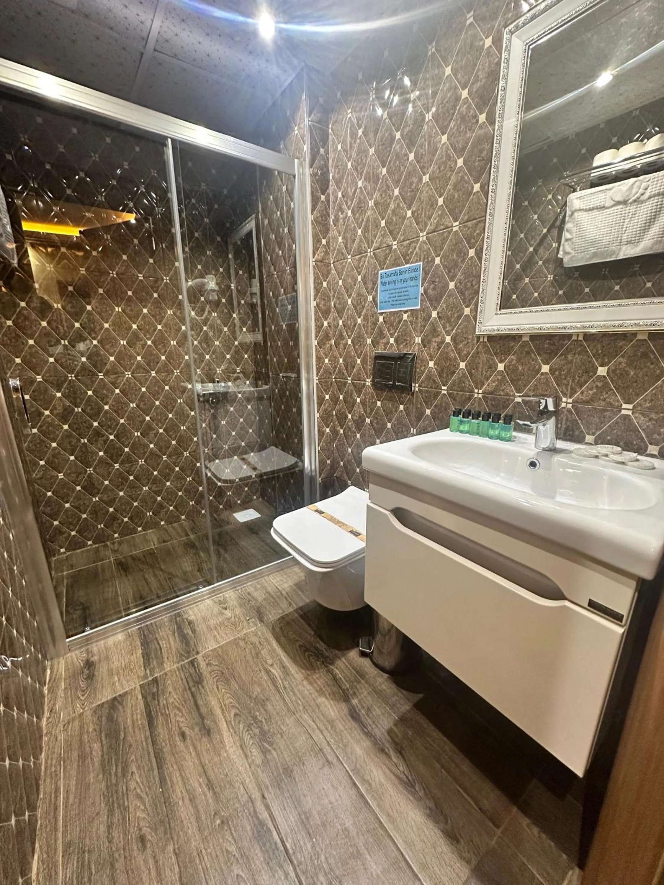 Bathroom in Maranda Suit Hotel