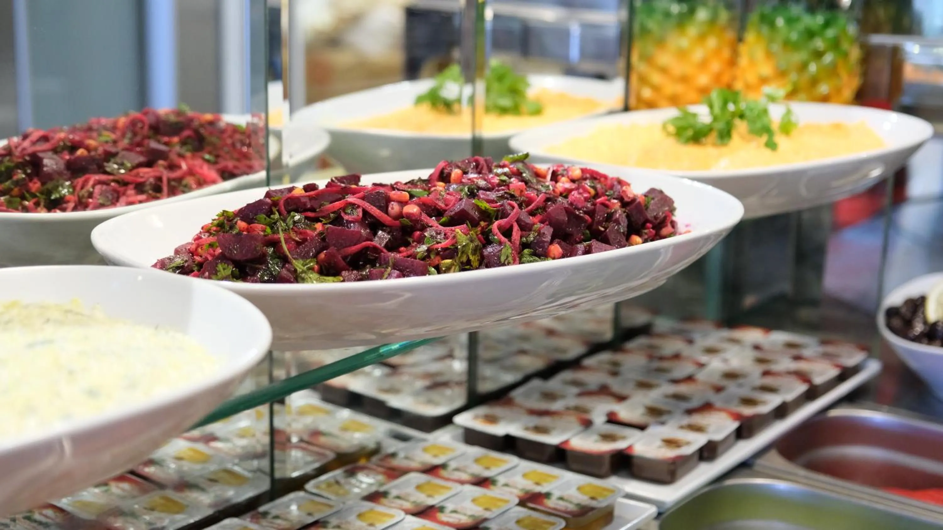 Food and drinks in Maranda Suit Hotel