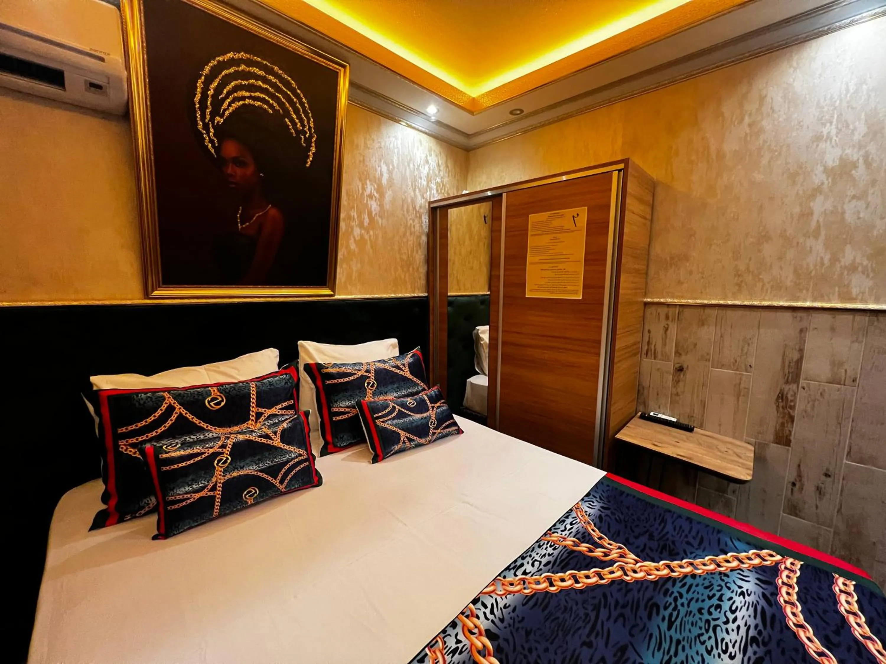 Bed in Maranda Suit Hotel