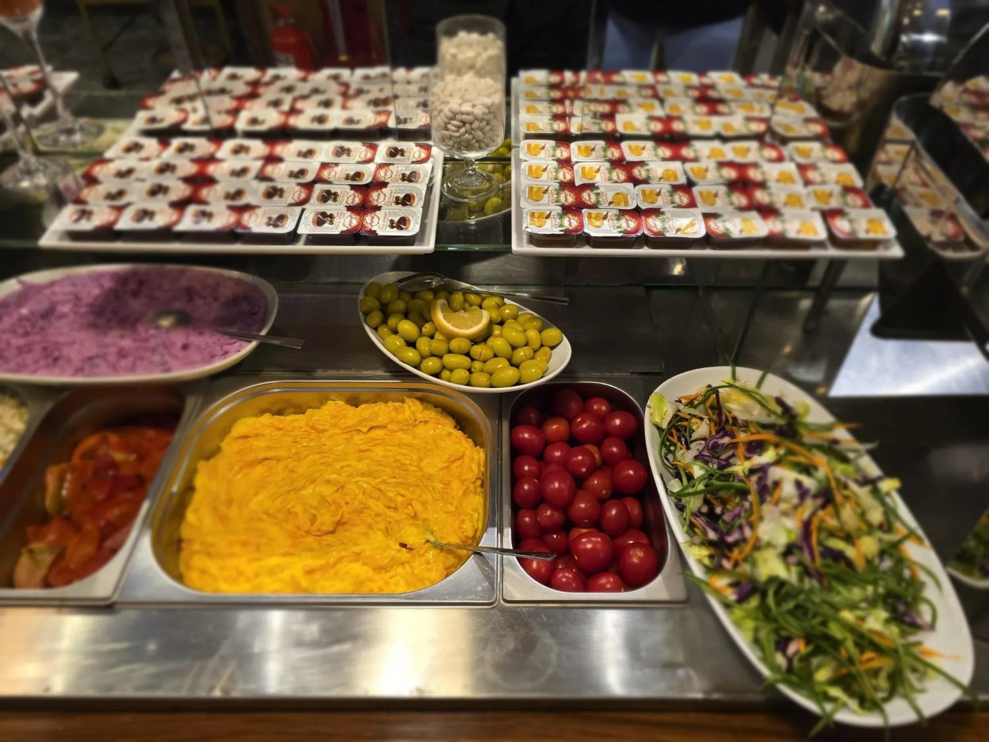 Food in Maranda Suit Hotel