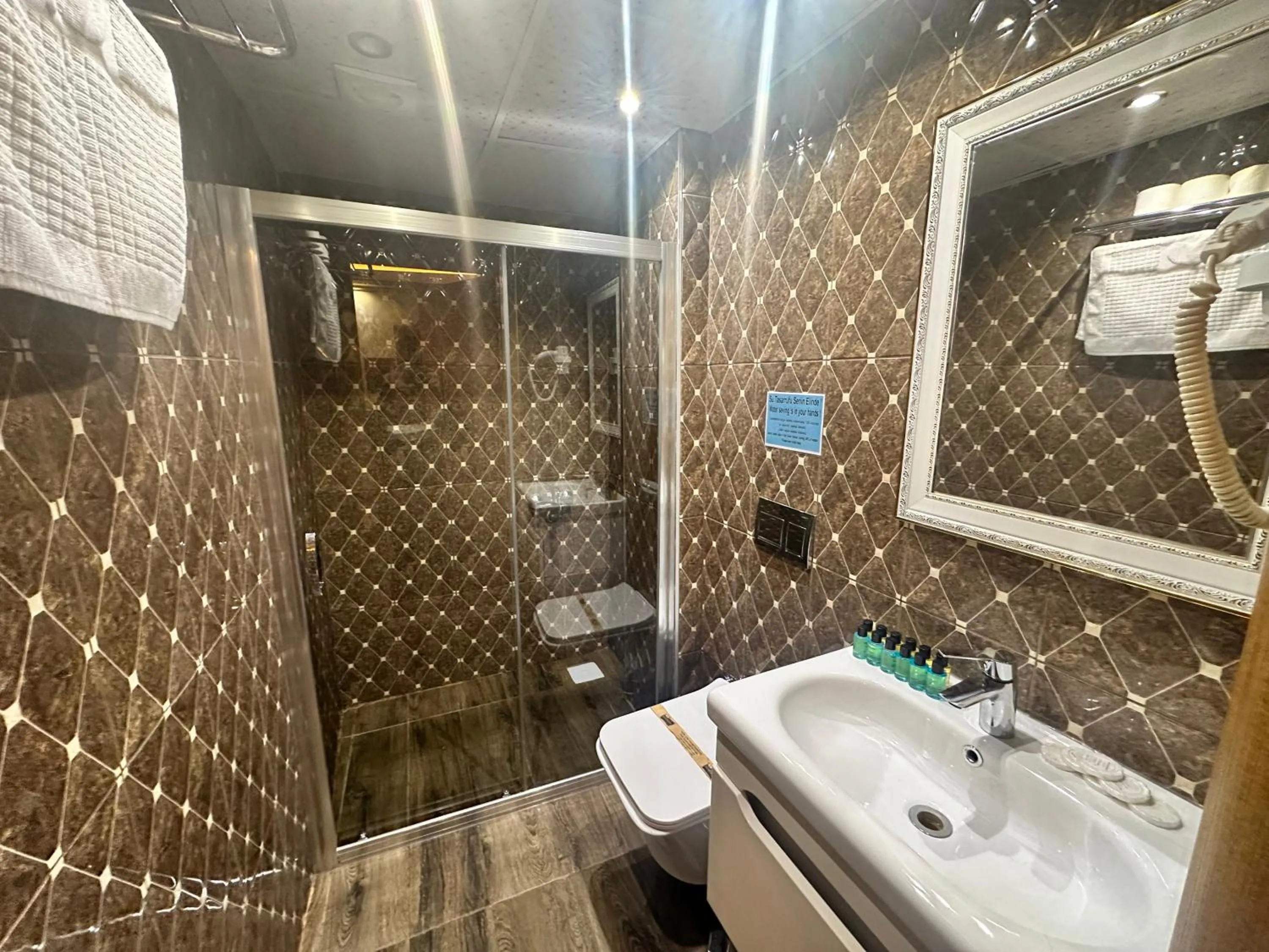 Bathroom in Maranda Suit Hotel