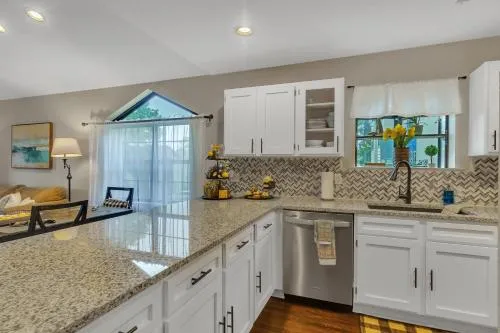 2 Bed Condo-The Greens at Thousand Hills-Coffee Bar
