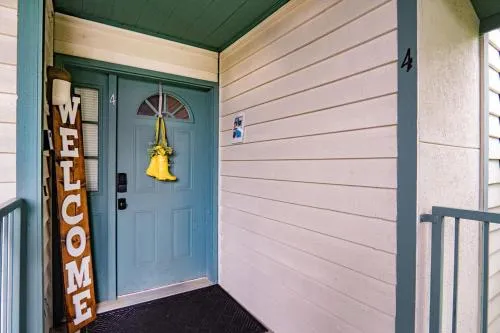2 Bed Condo-The Greens at Thousand Hills-Coffee Bar