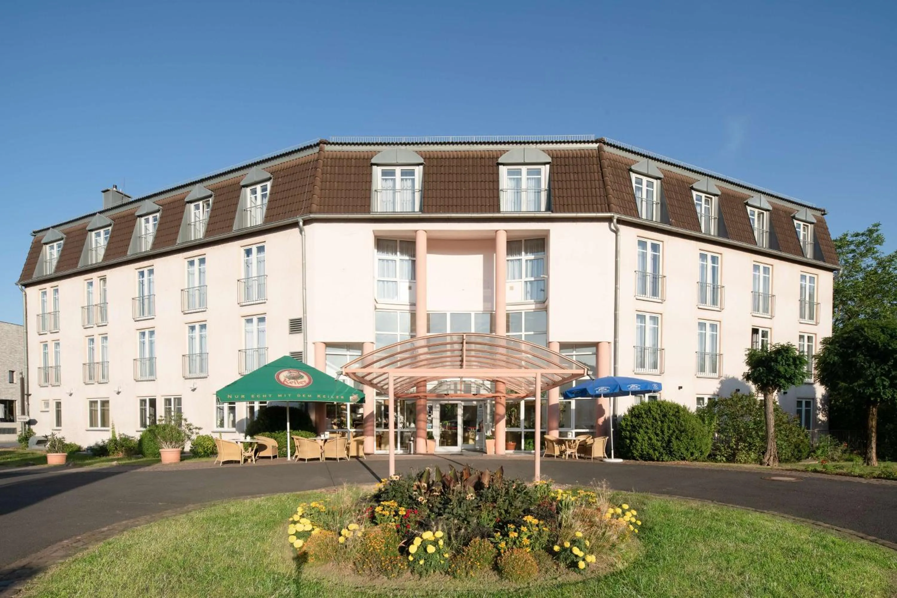 Property building in Roomingtons Hotel Lohr am Main