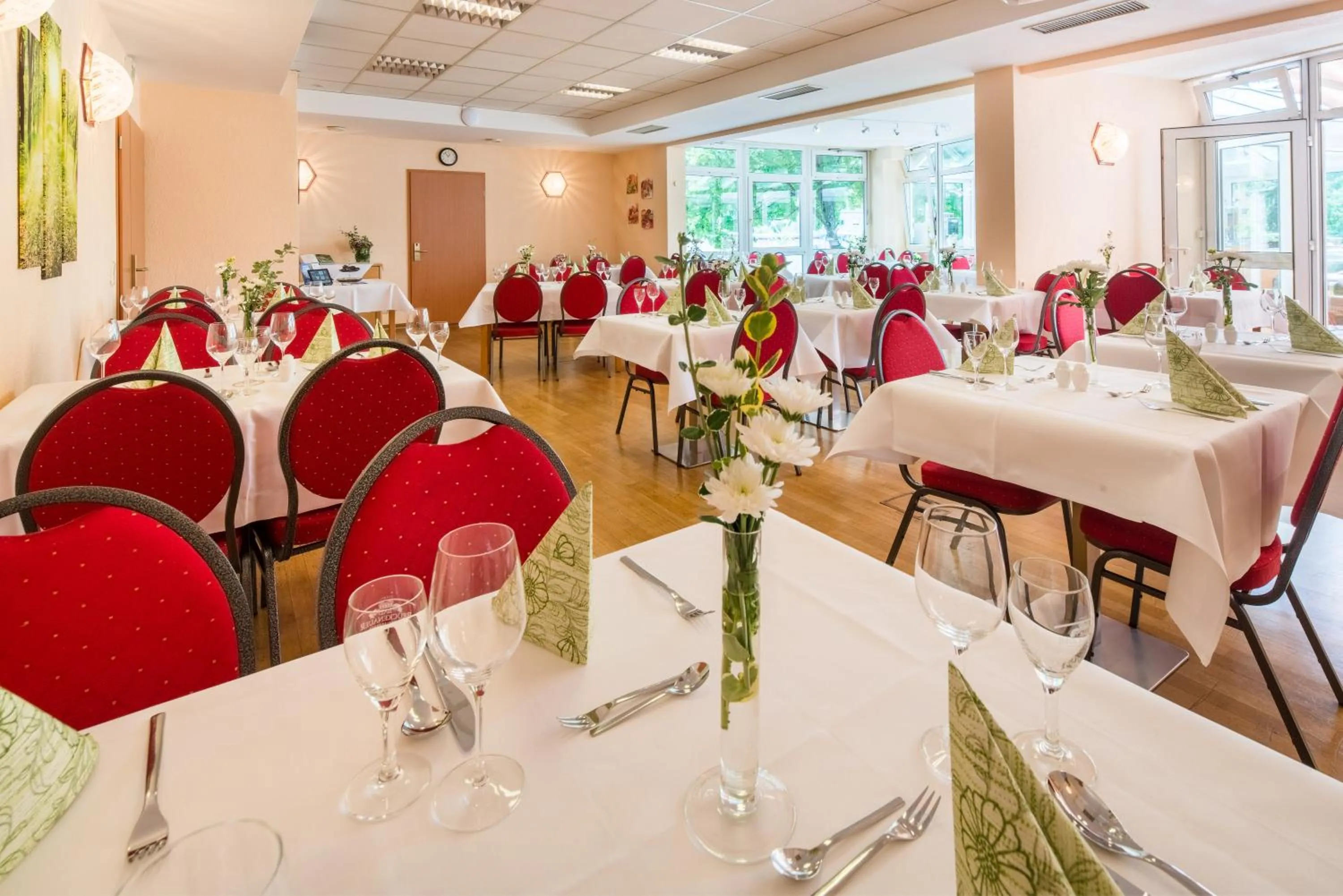 Restaurant/places to eat in Roomingtons Hotel Lohr am Main