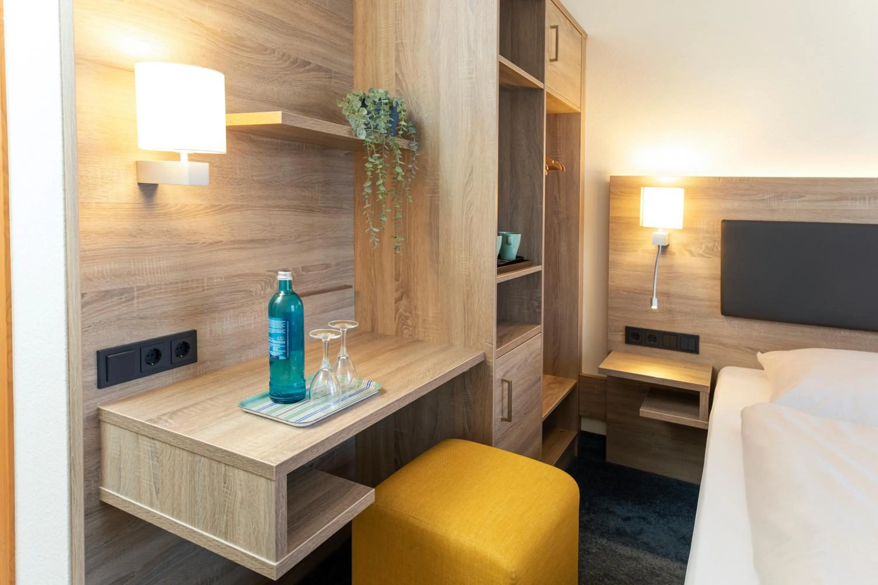 Photo of the whole room, Bed in Roomingtons Hotel Lohr am Main