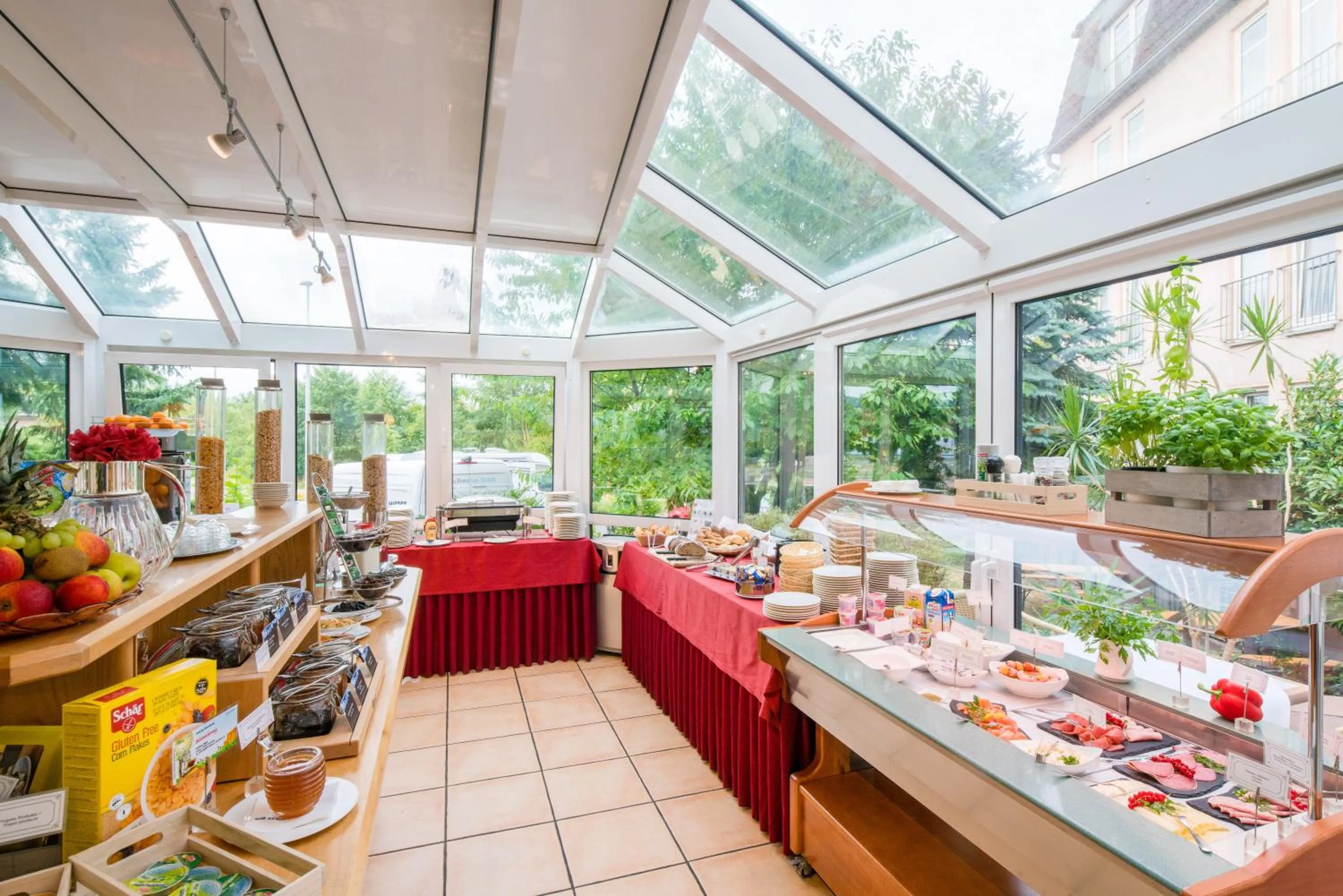 Restaurant/places to eat in Roomingtons Hotel Lohr am Main