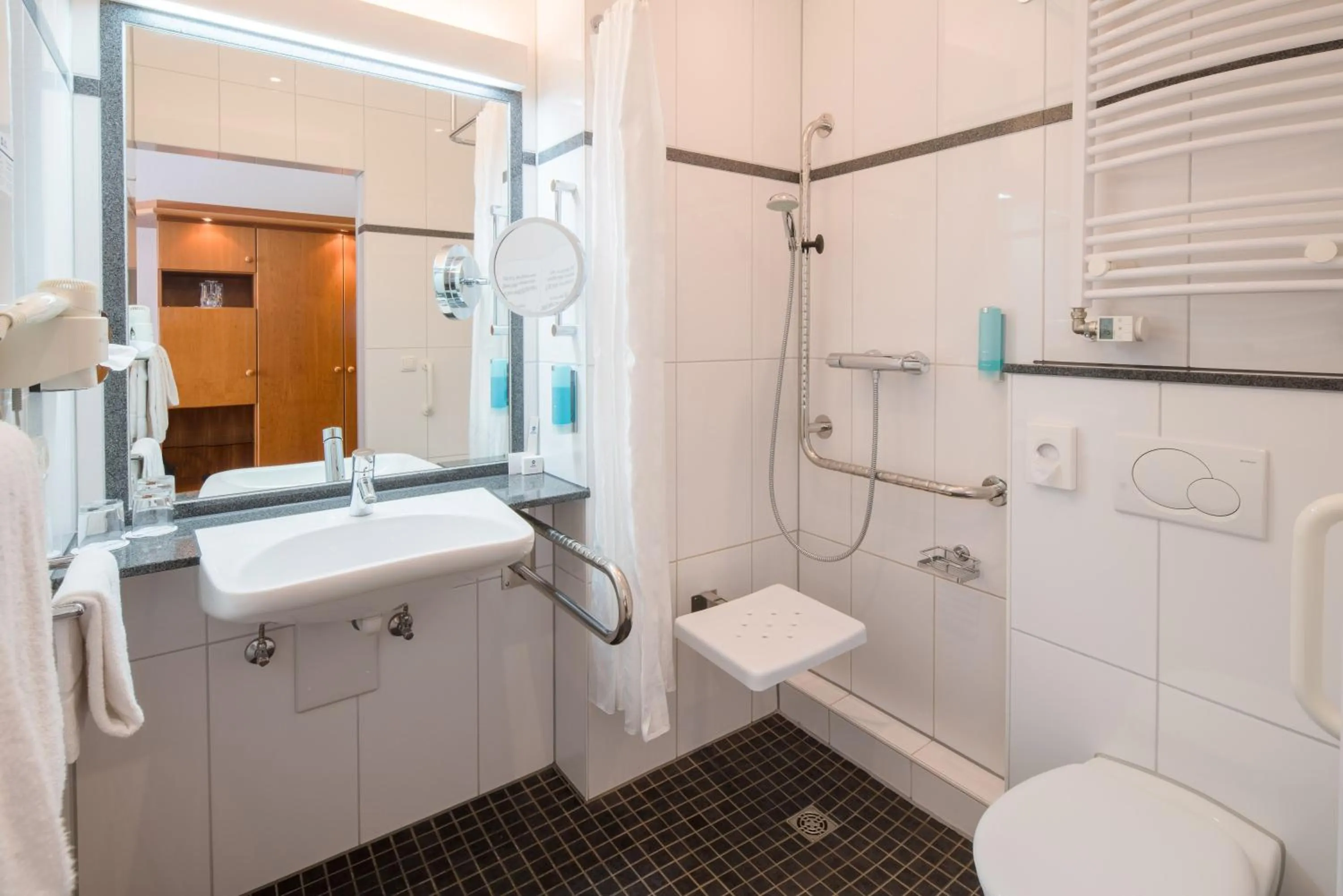 Bathroom in Roomingtons Hotel Lohr am Main