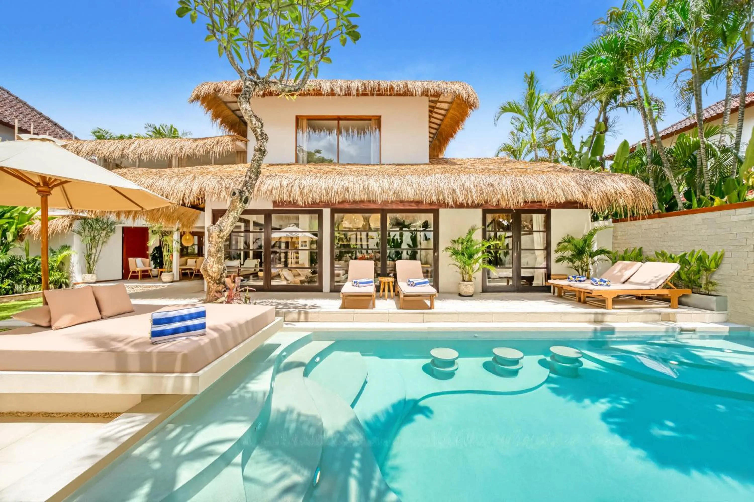 Villa Aurora - Private 6 BDR Villa in Seminyak, prime Location, Pool & Garden