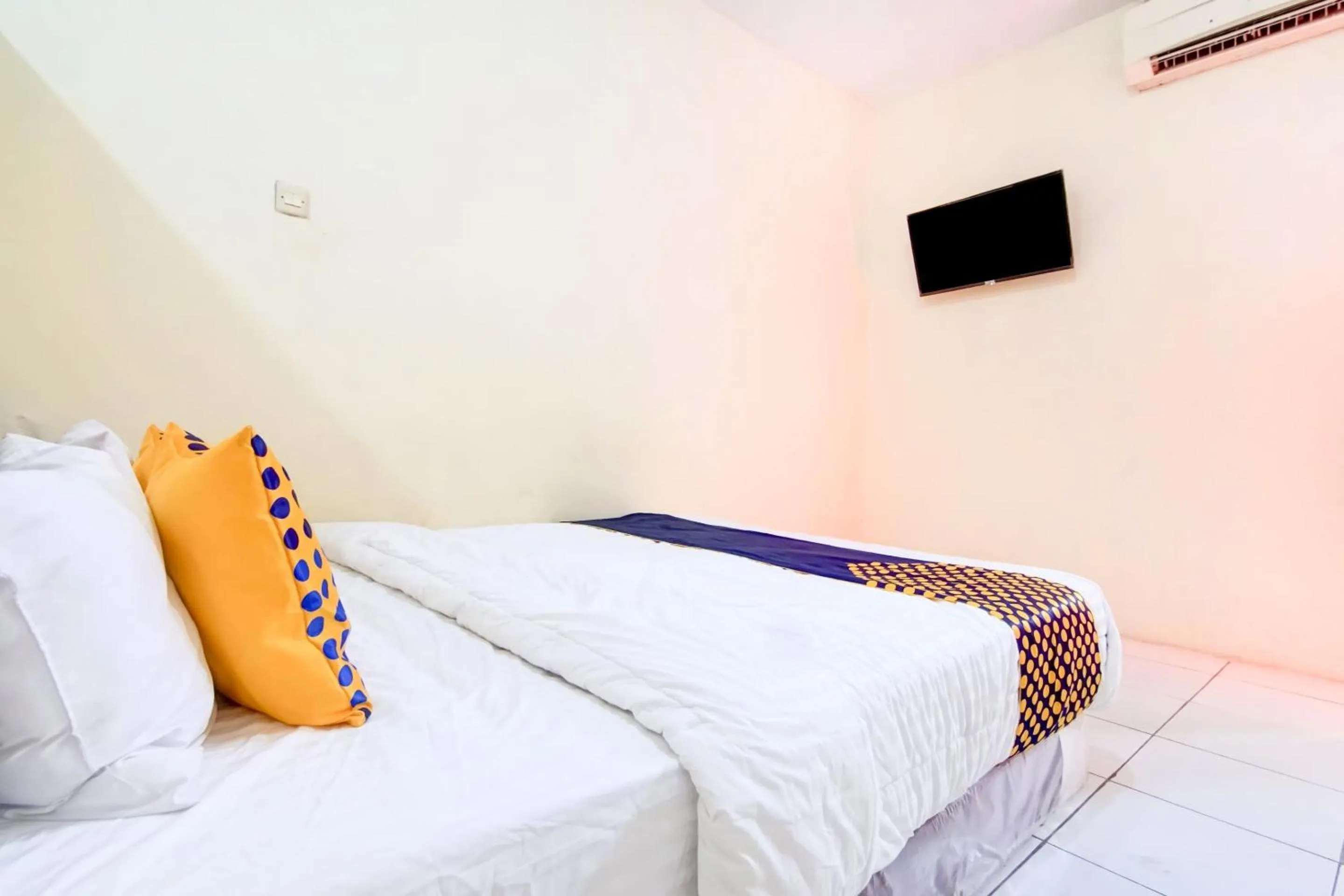 Bedroom in Hotel O Nakula Sadewa