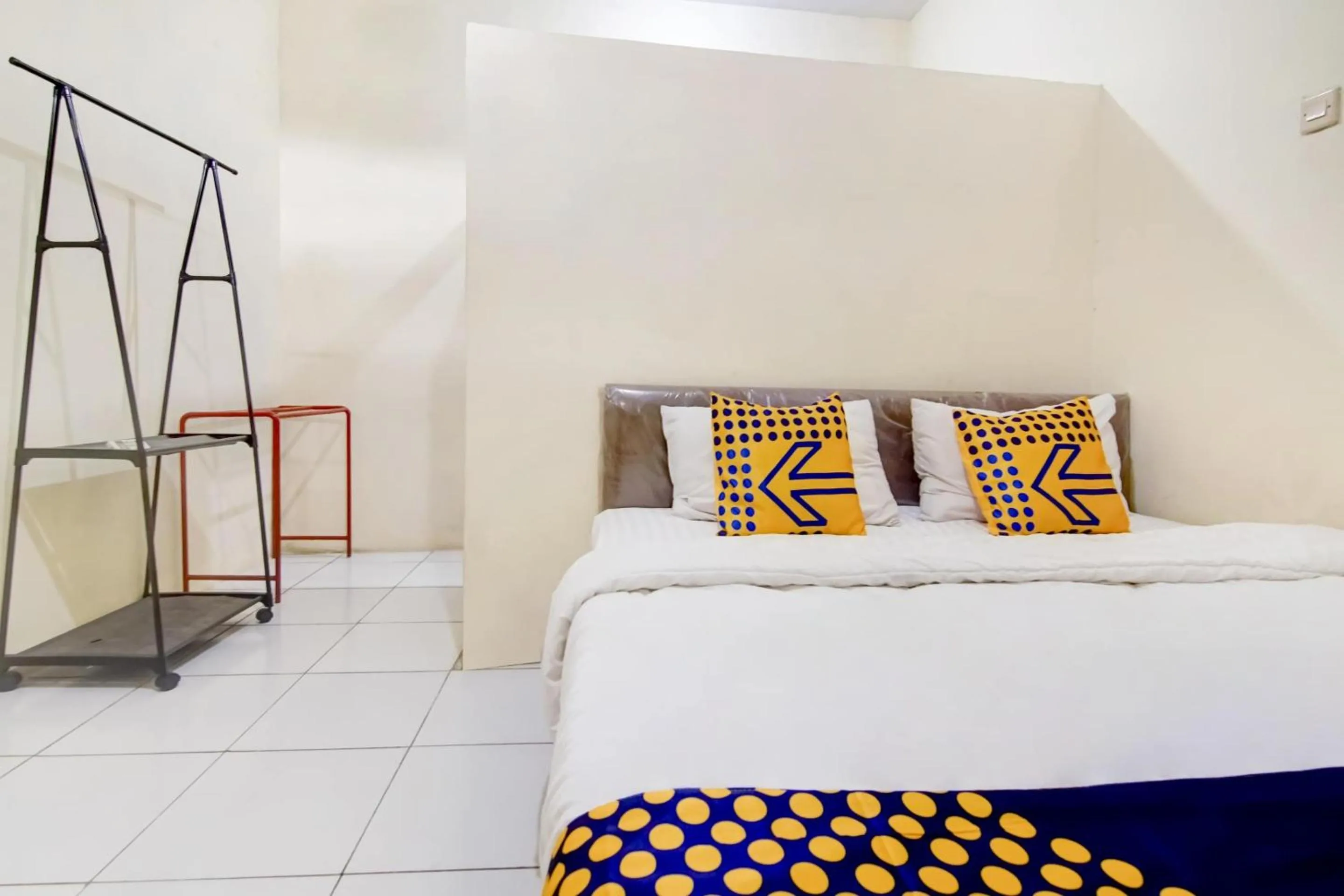 Bedroom in Hotel O Nakula Sadewa