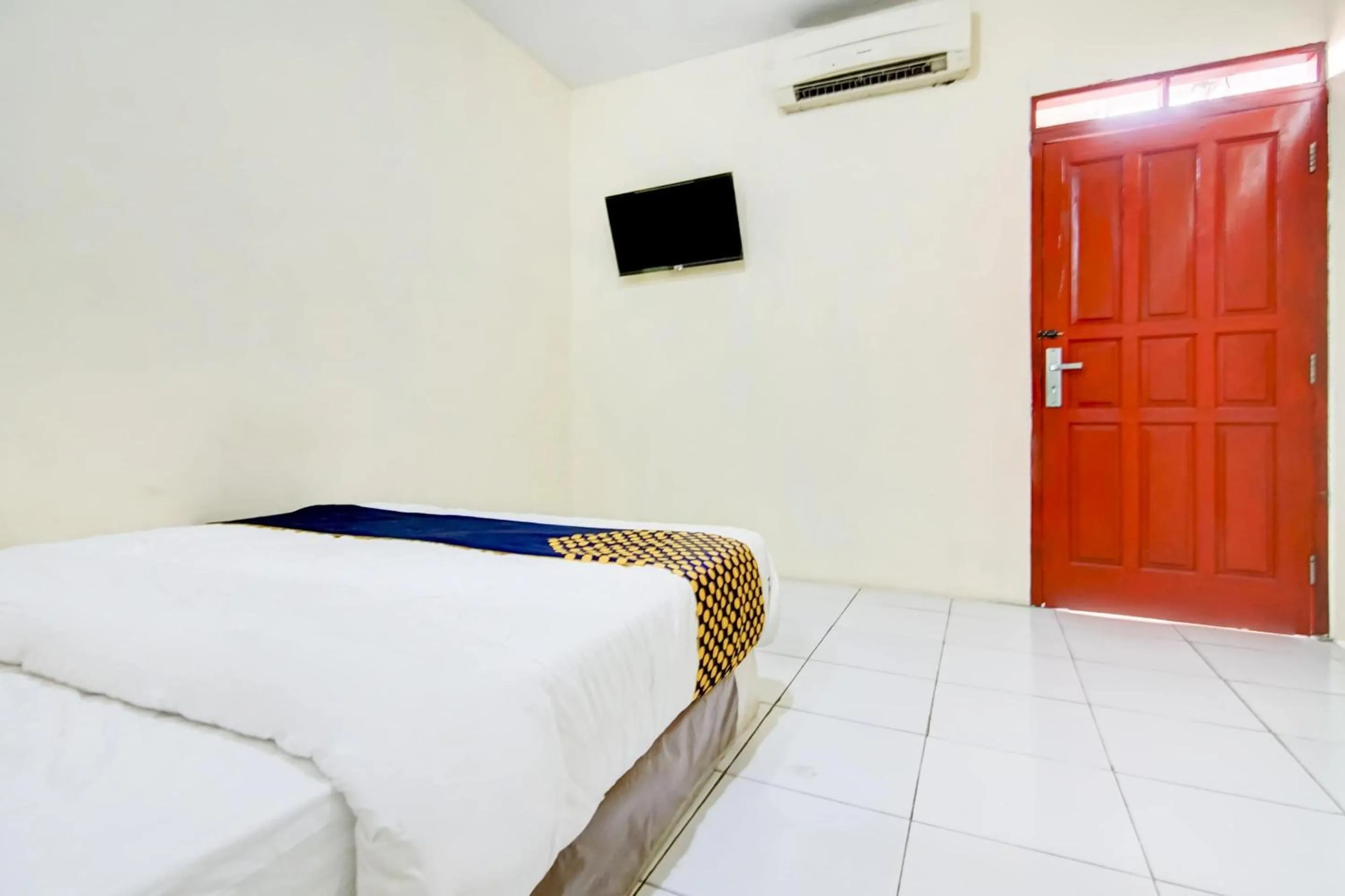 Bedroom in Hotel O Nakula Sadewa