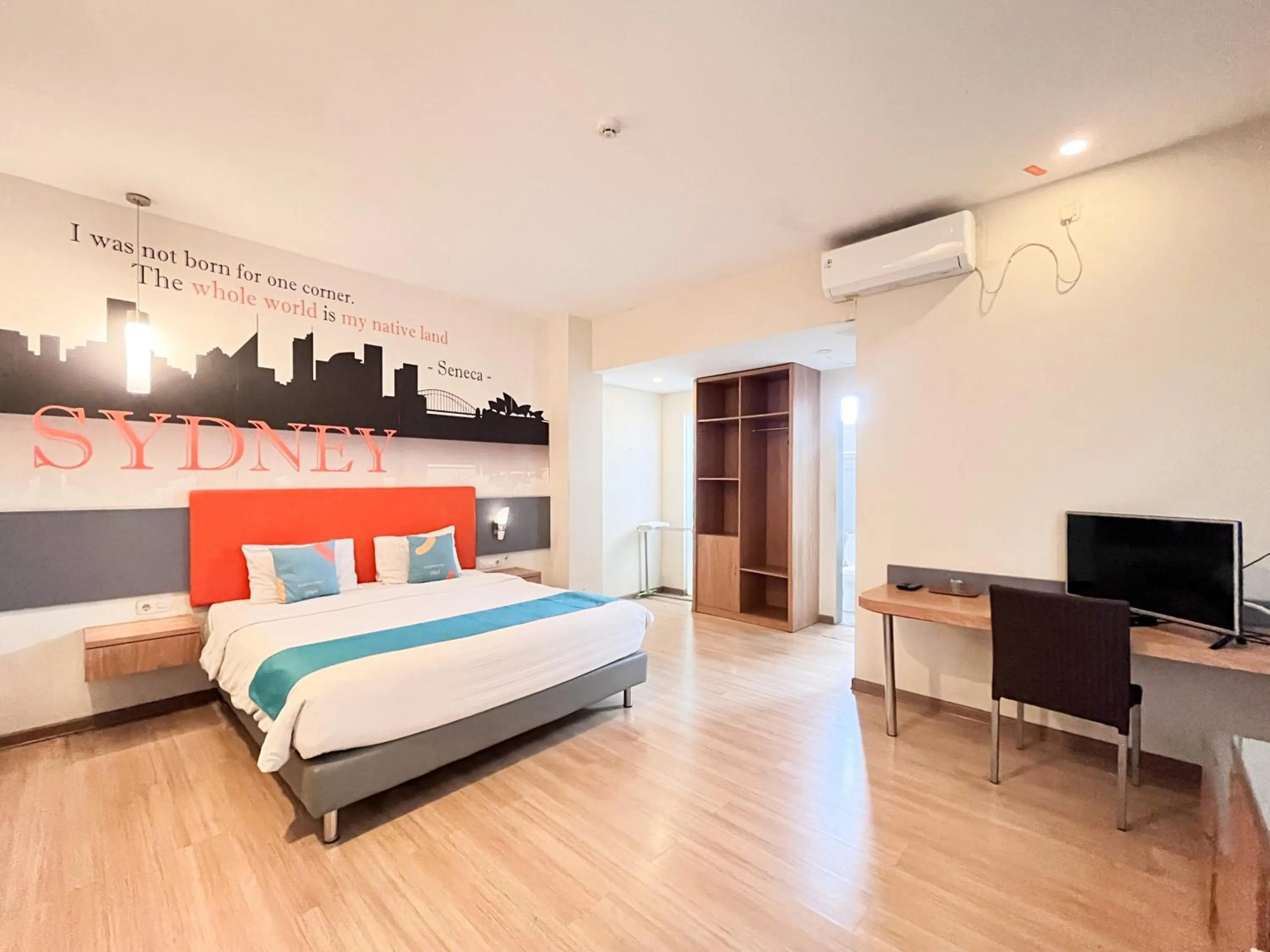 Bedroom, Bed in Sans Hotel Syariah Graha 100 Gubeng Surabaya