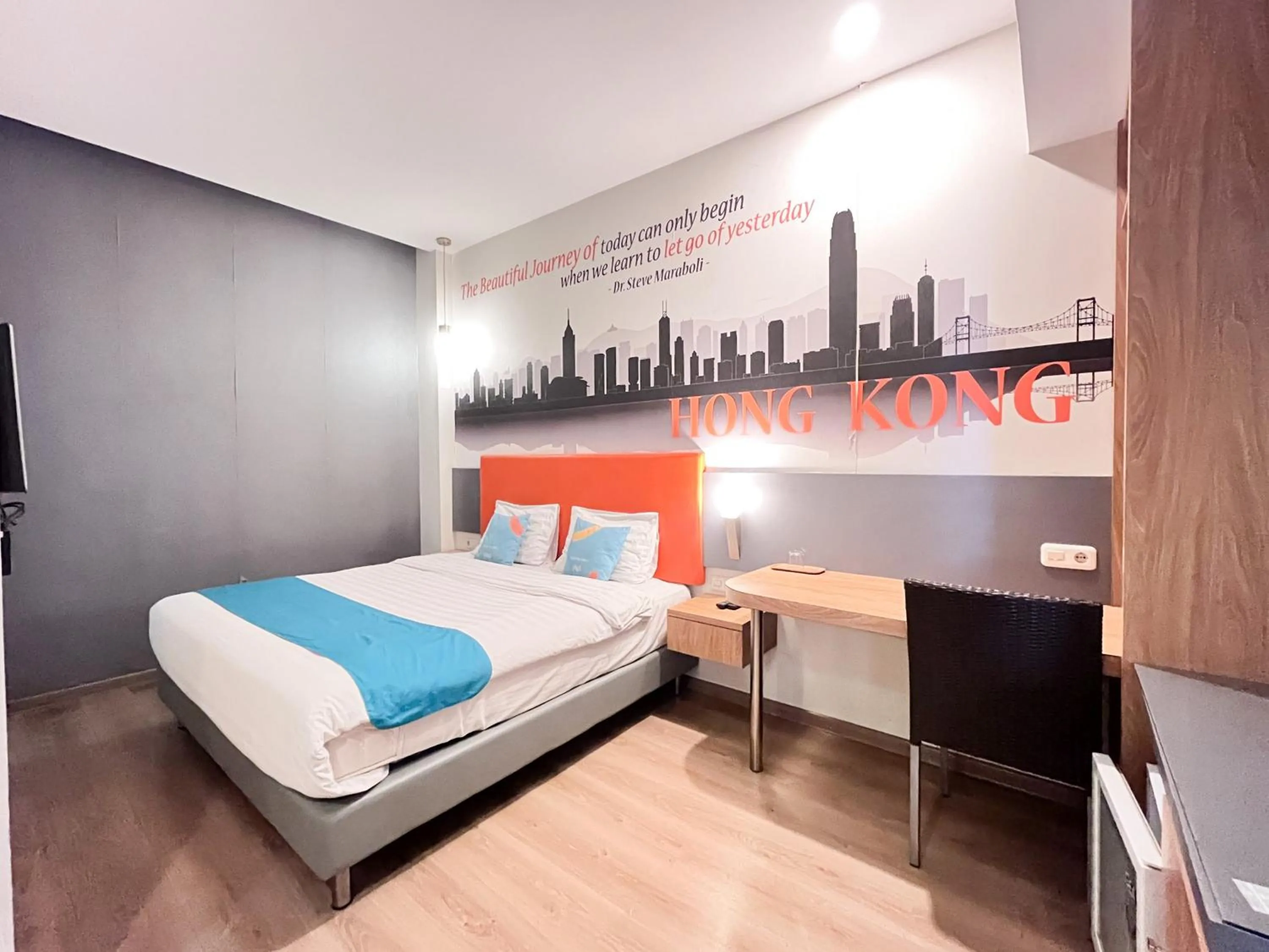 Bedroom, Bed in Sans Hotel Syariah Graha 100 Gubeng Surabaya