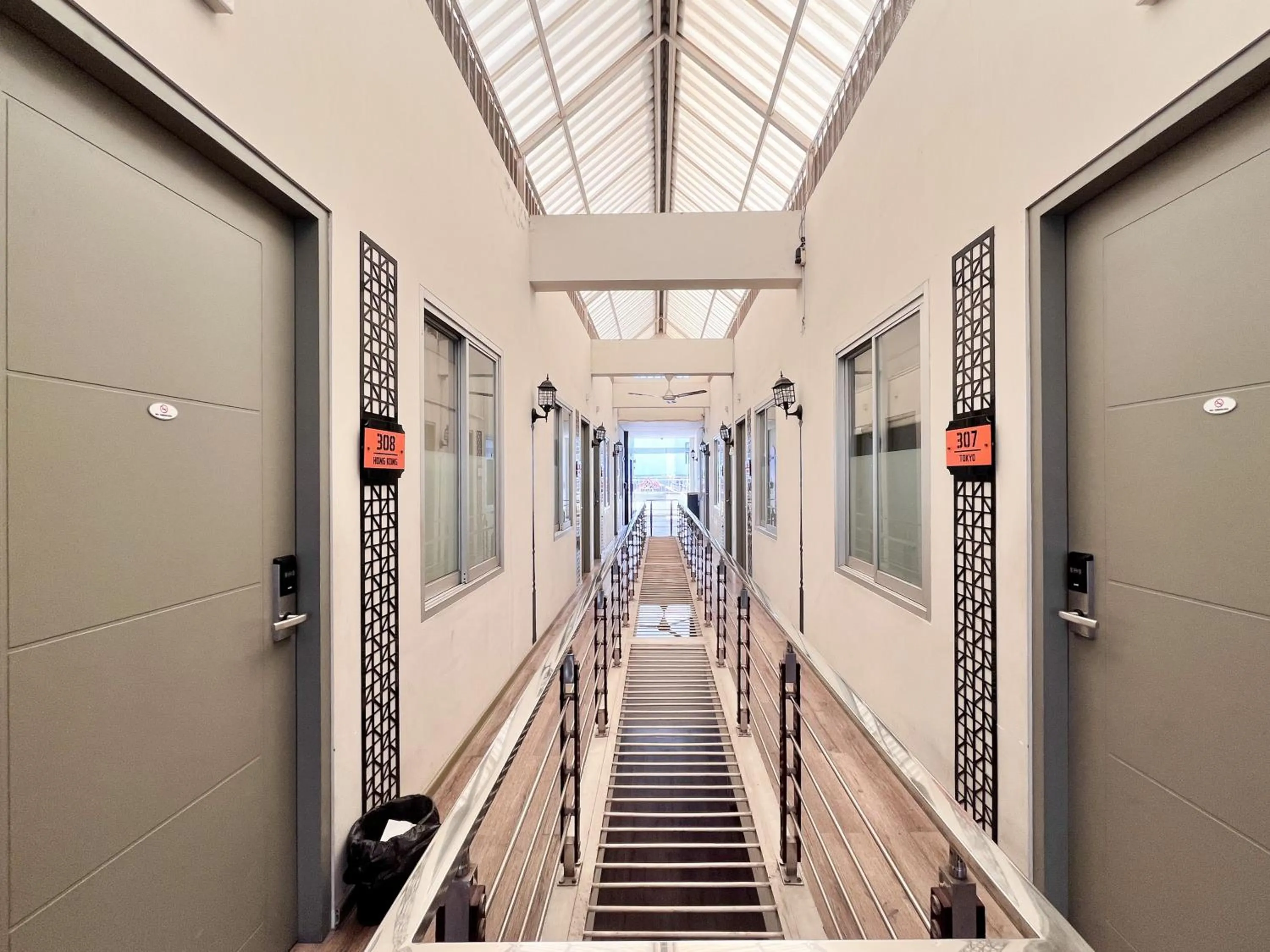 Property building in Sans Hotel Syariah Graha 100 Gubeng Surabaya