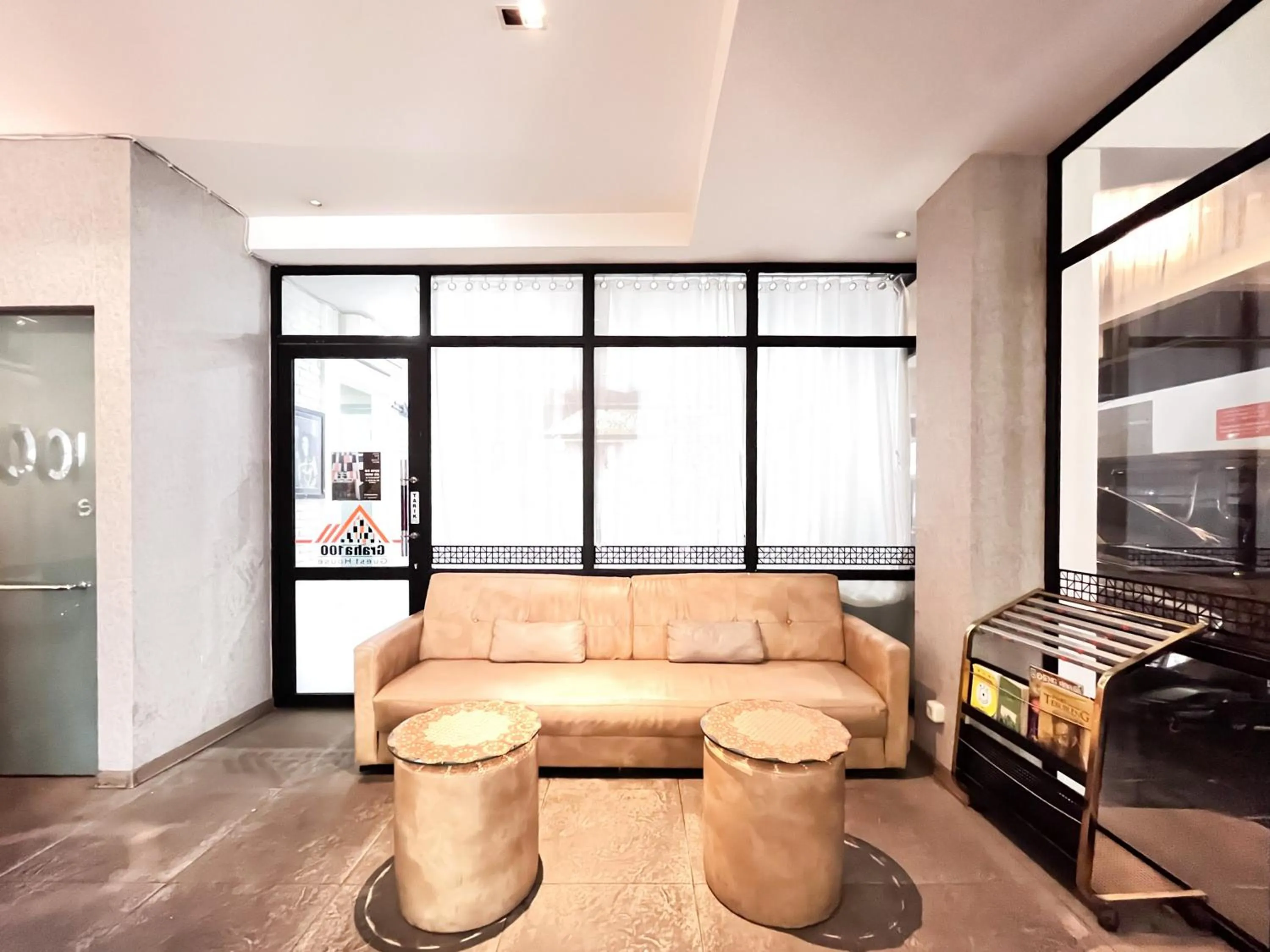 Seating area in Sans Hotel Syariah Graha 100 Gubeng Surabaya