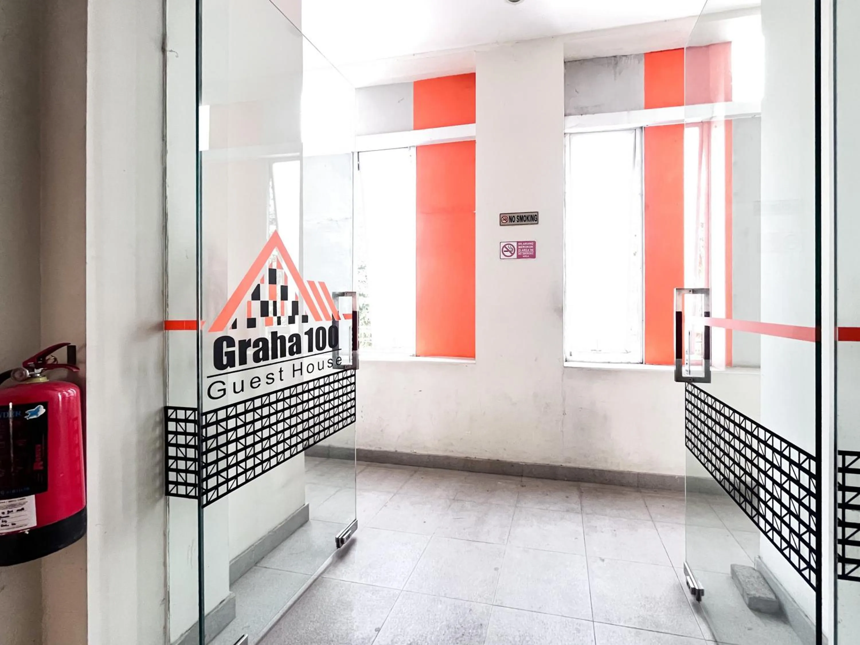 Property building in Sans Hotel Syariah Graha 100 Gubeng Surabaya