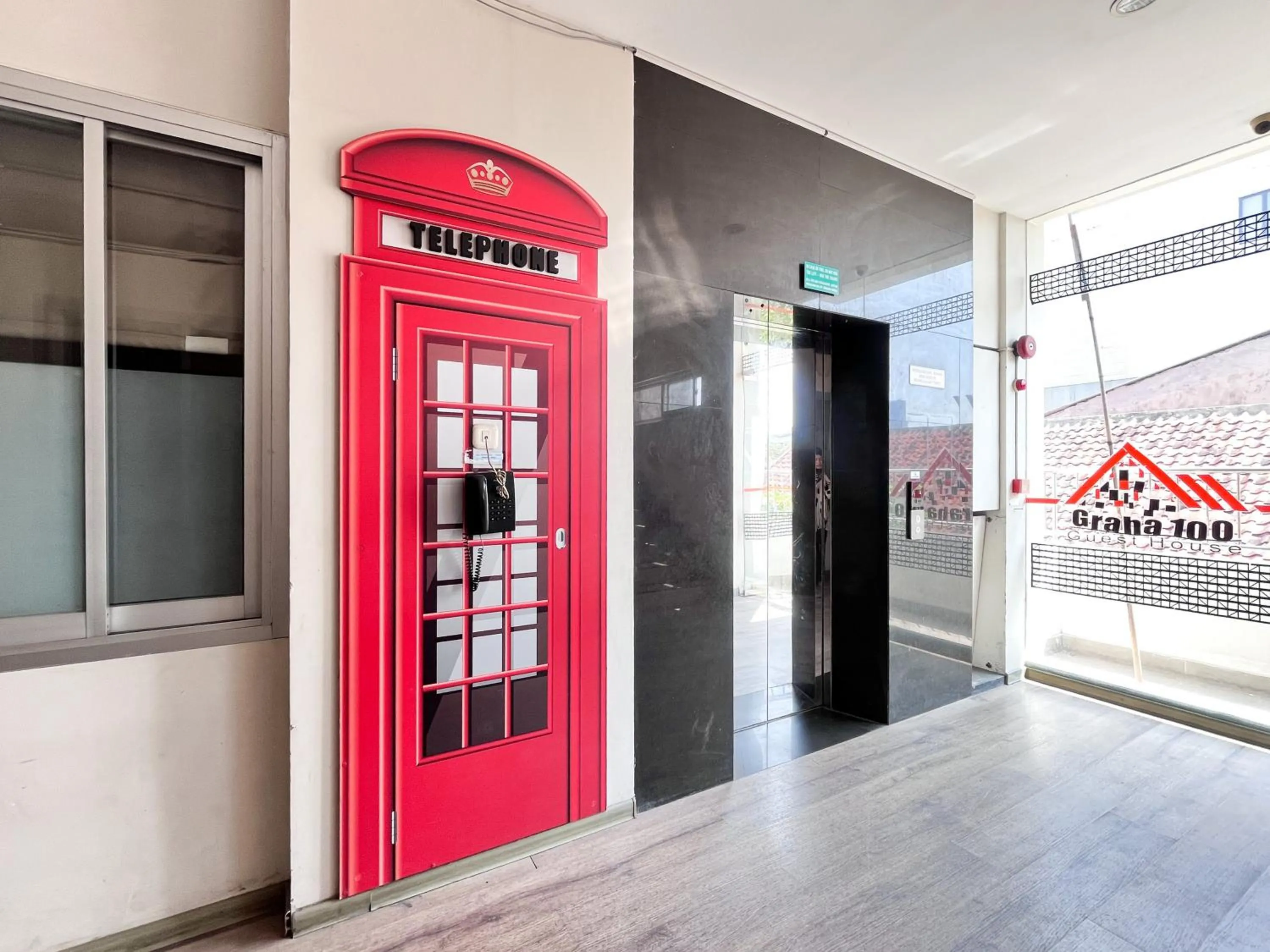 Property building in Sans Hotel Syariah Graha 100 Gubeng Surabaya