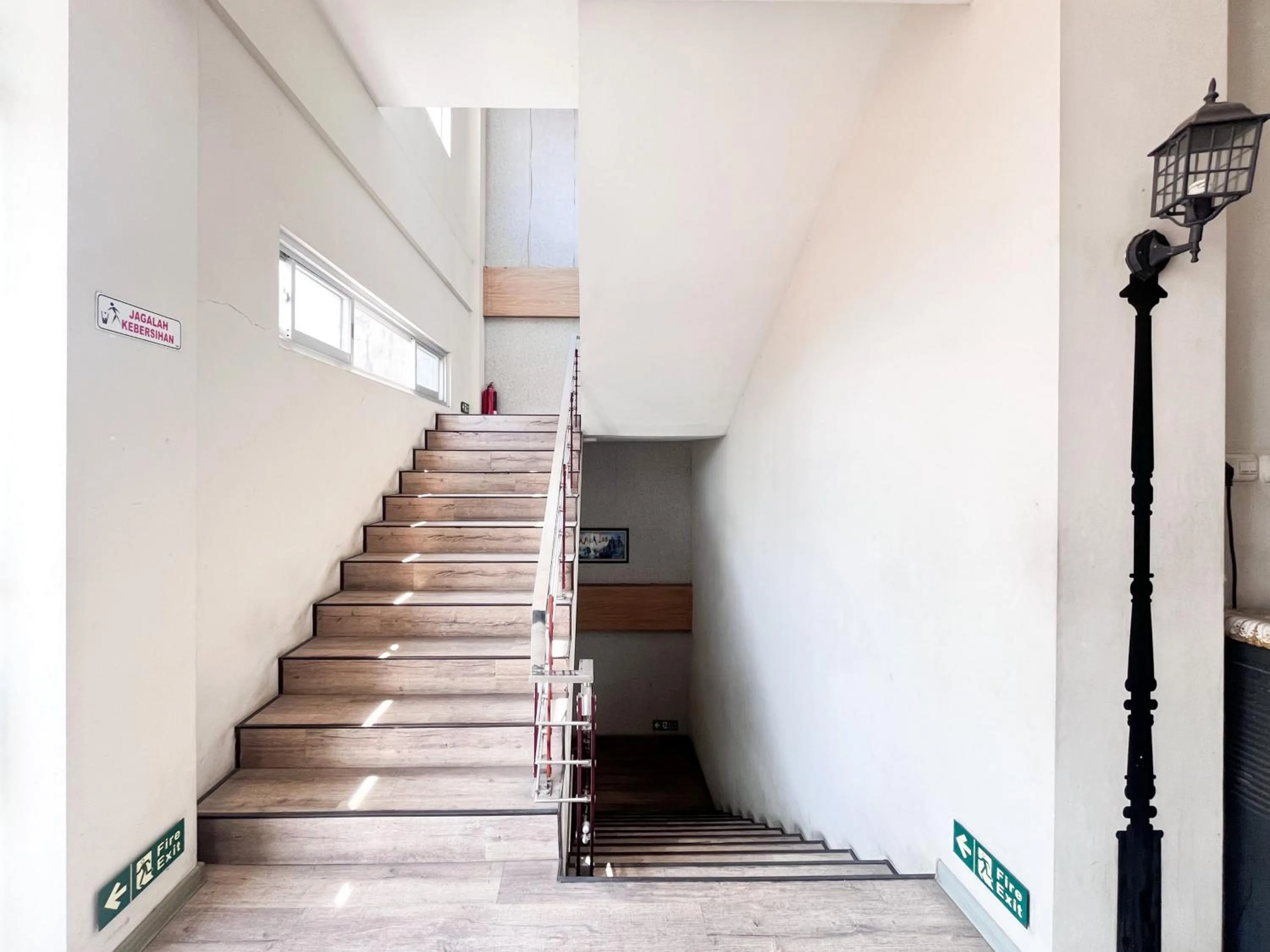 Property building in Sans Hotel Syariah Graha 100 Gubeng Surabaya