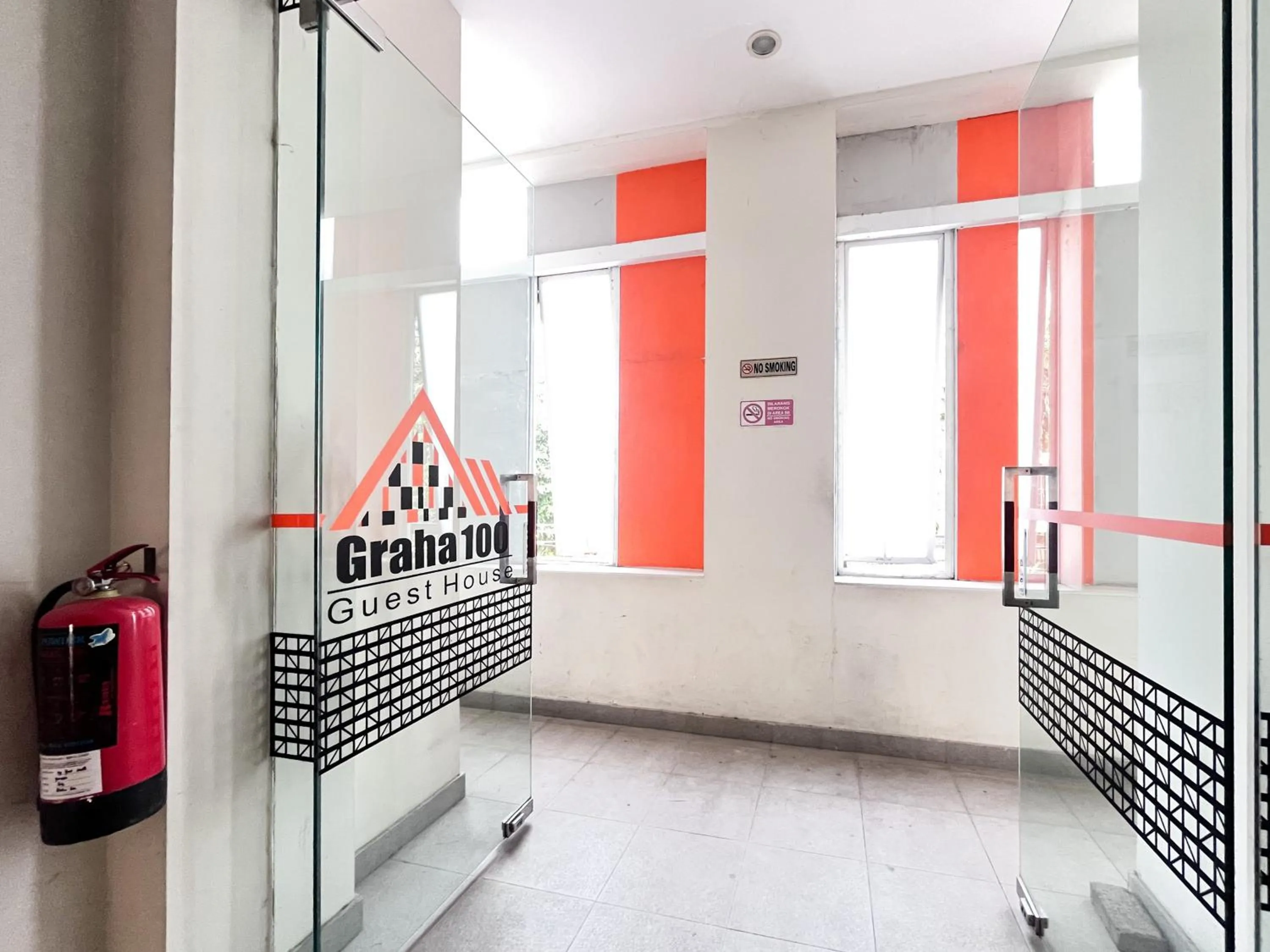 Property building in Sans Hotel Syariah Graha 100 Gubeng Surabaya