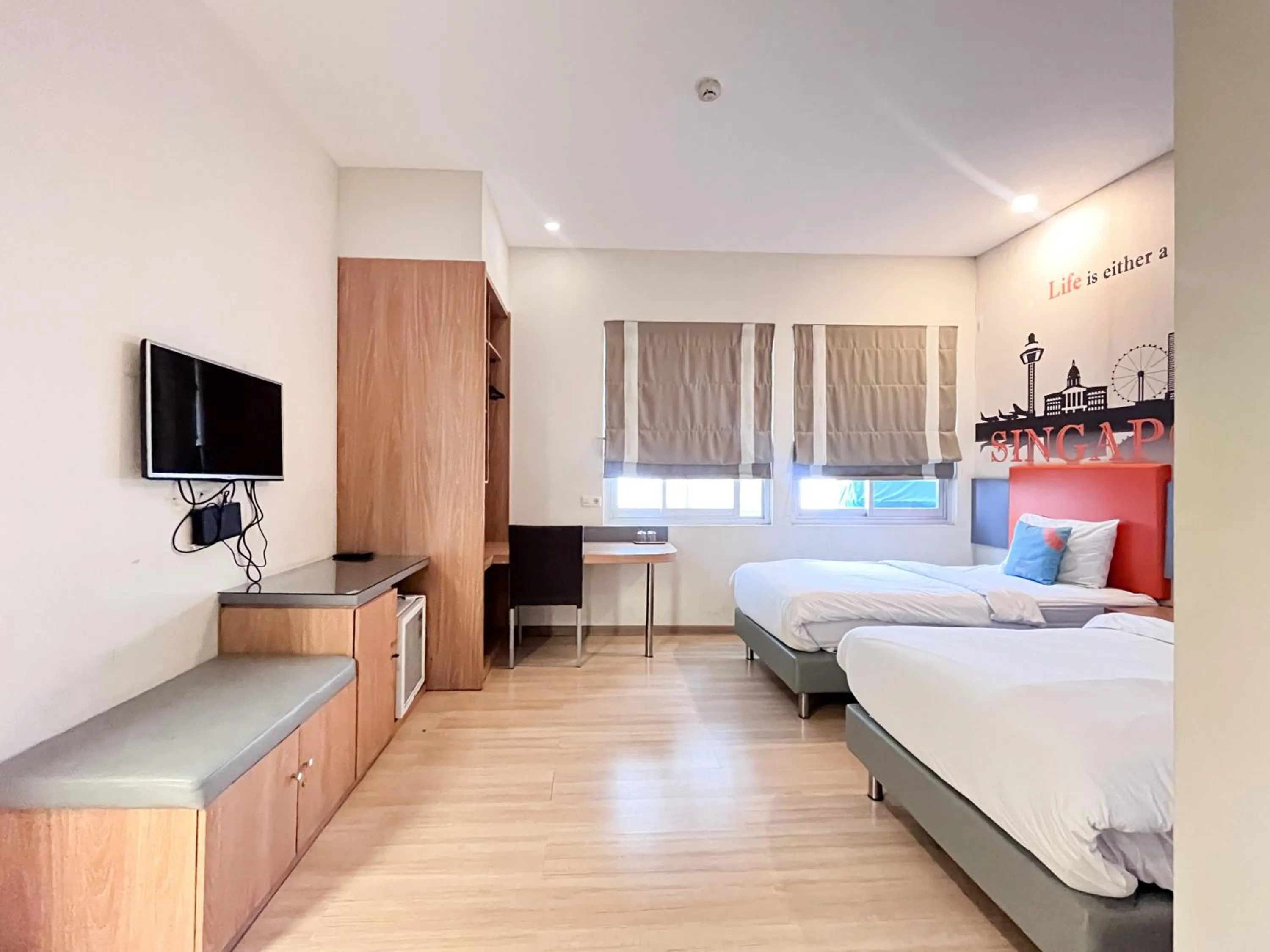 Bedroom, Bed in Sans Hotel Syariah Graha 100 Gubeng Surabaya