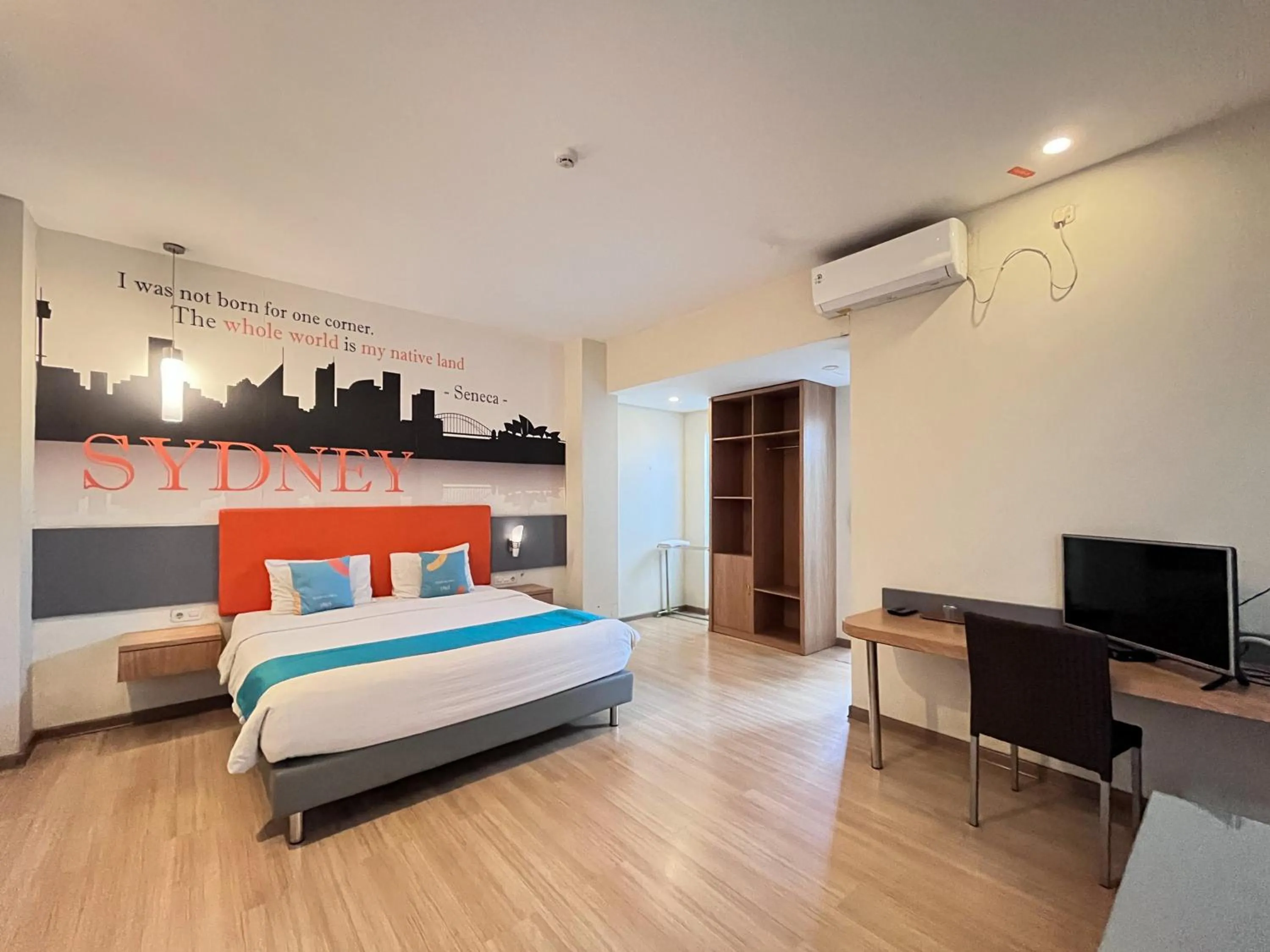 Bedroom, Bed in Sans Hotel Syariah Graha 100 Gubeng Surabaya