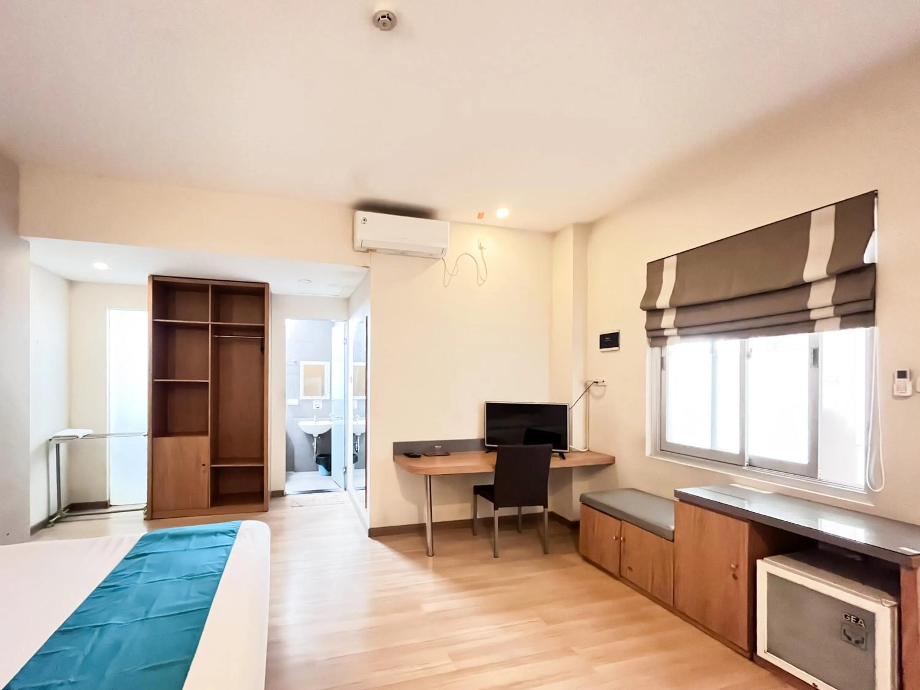 Bedroom in Sans Hotel Syariah Graha 100 Gubeng Surabaya