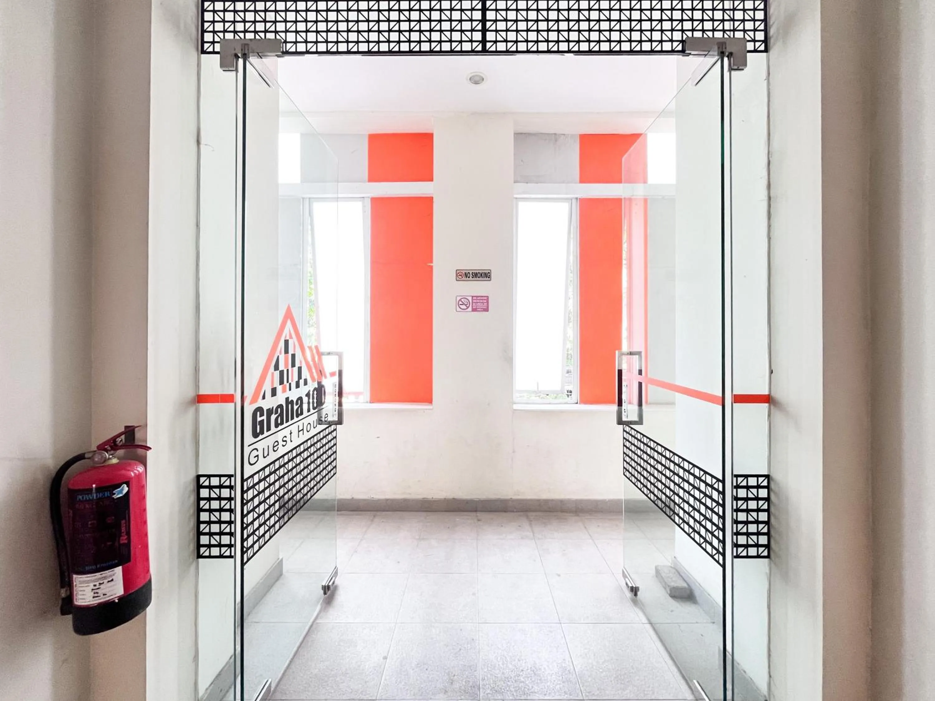 Property building in Sans Hotel Syariah Graha 100 Gubeng Surabaya