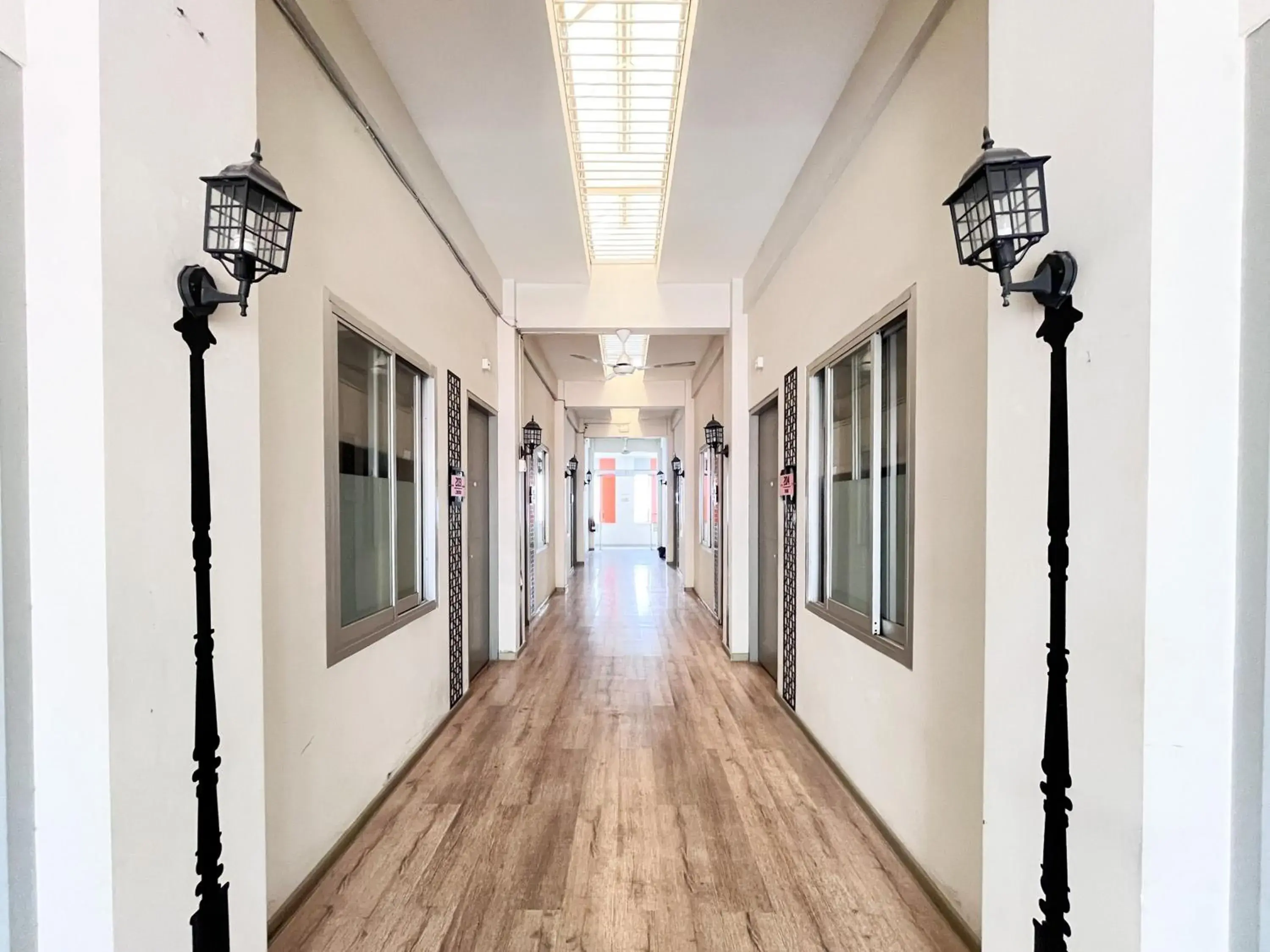 Property building in Sans Hotel Syariah Graha 100 Gubeng Surabaya Property building in Sans Hotel Syariah Graha 100 Gubeng Surabaya