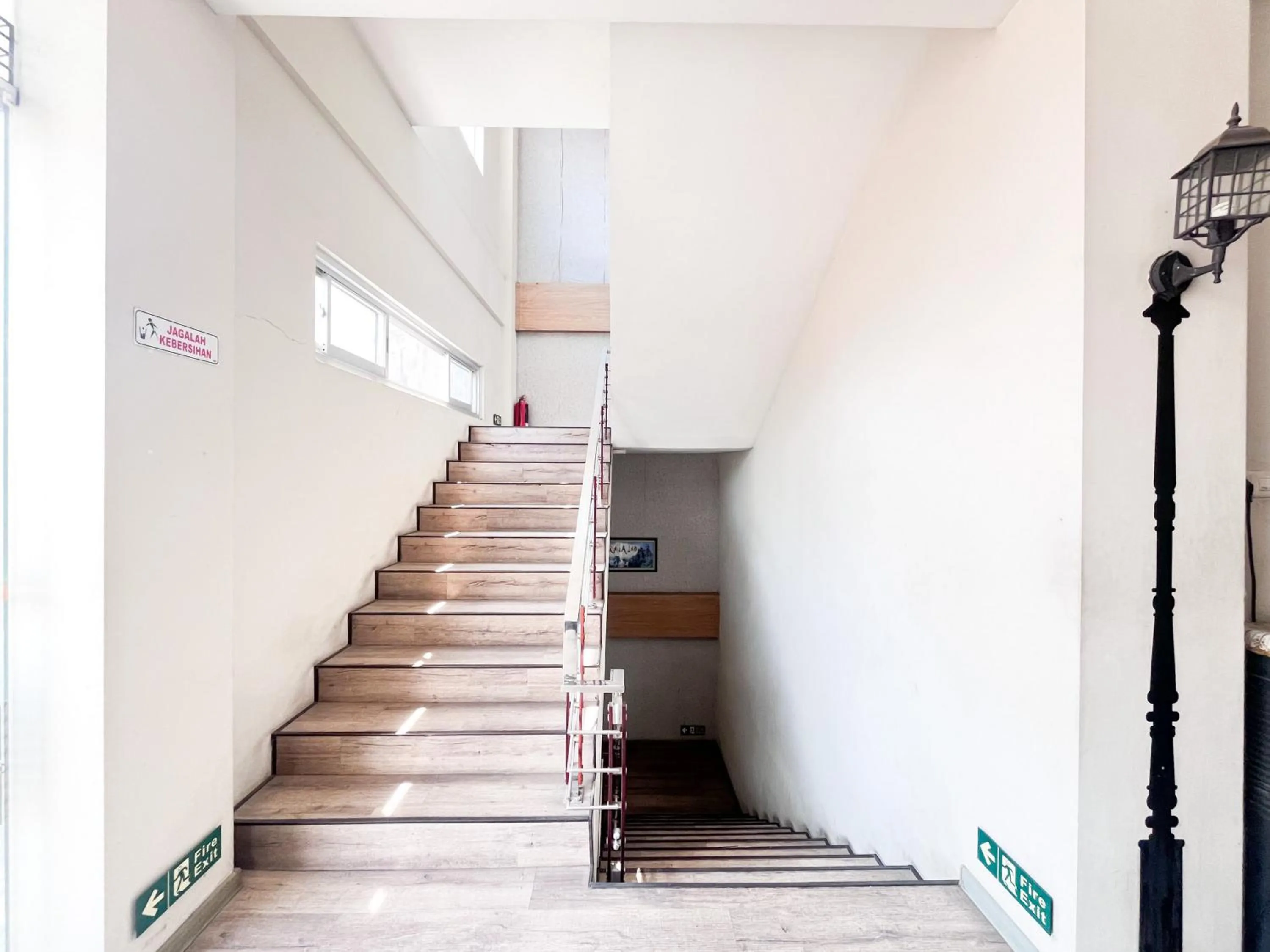 Property building in Sans Hotel Syariah Graha 100 Gubeng Surabaya