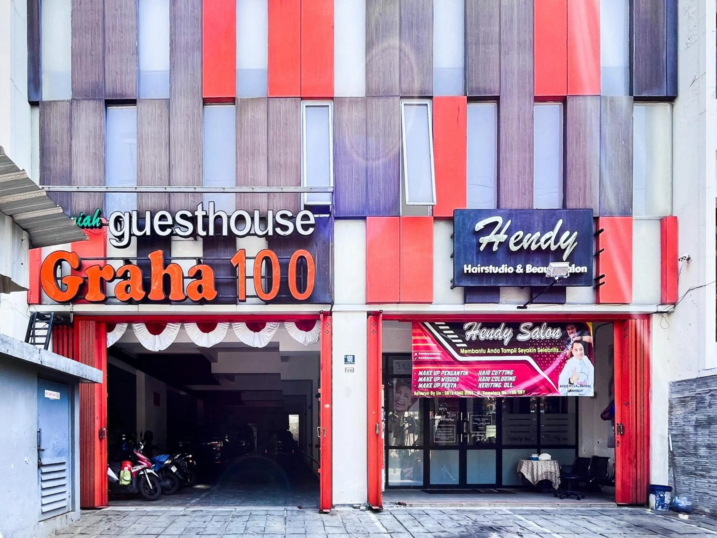 Facade/entrance in Sans Hotel Syariah Graha 100 Gubeng Surabaya