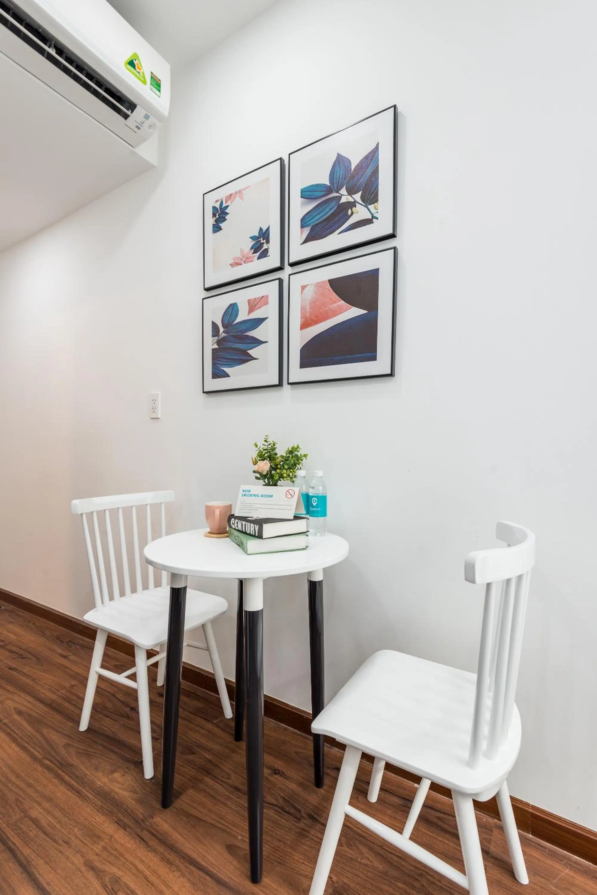 Dining area in Cozrum Homes The Gallery Residence