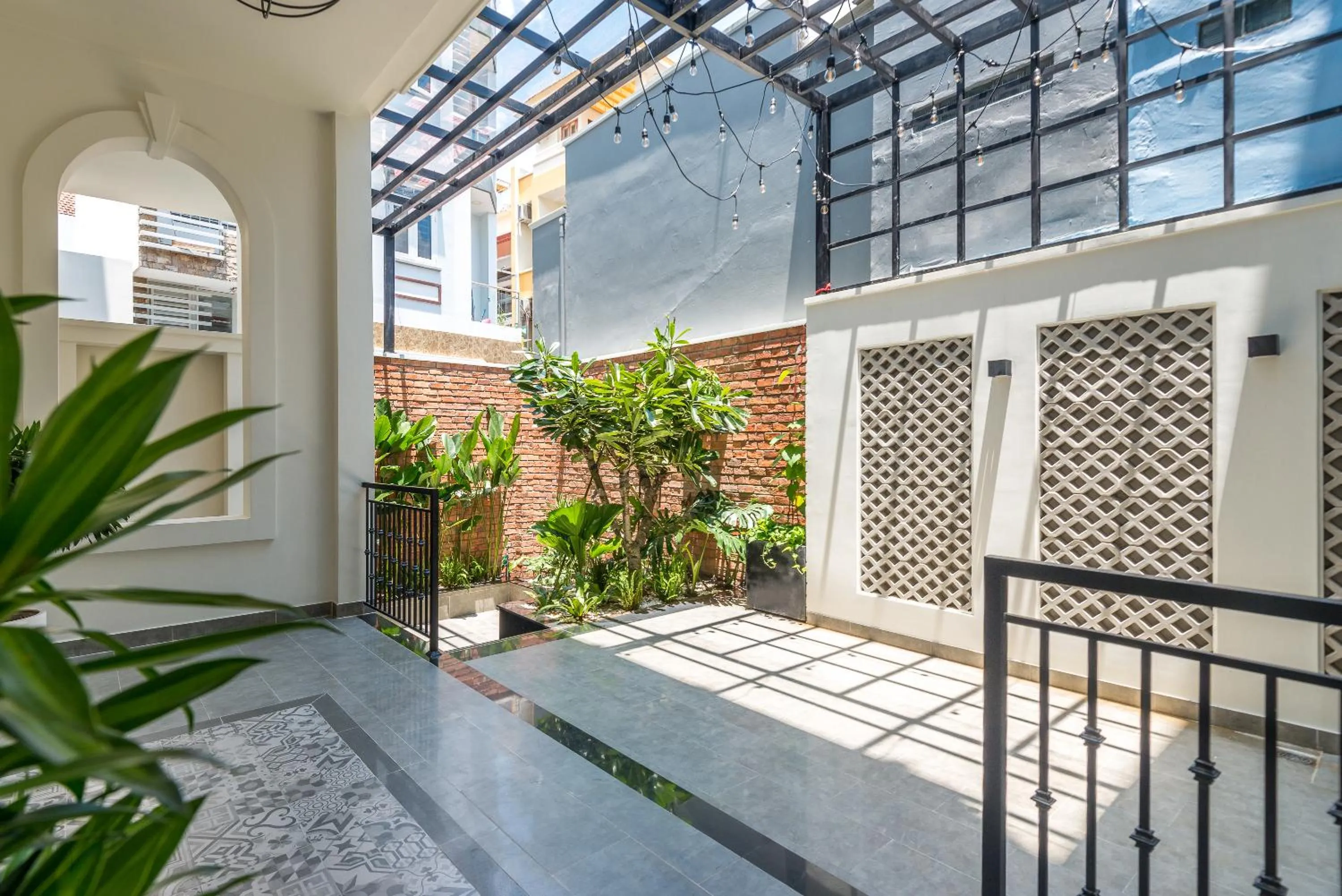 Facade/entrance in Cozrum Homes The Gallery Residence