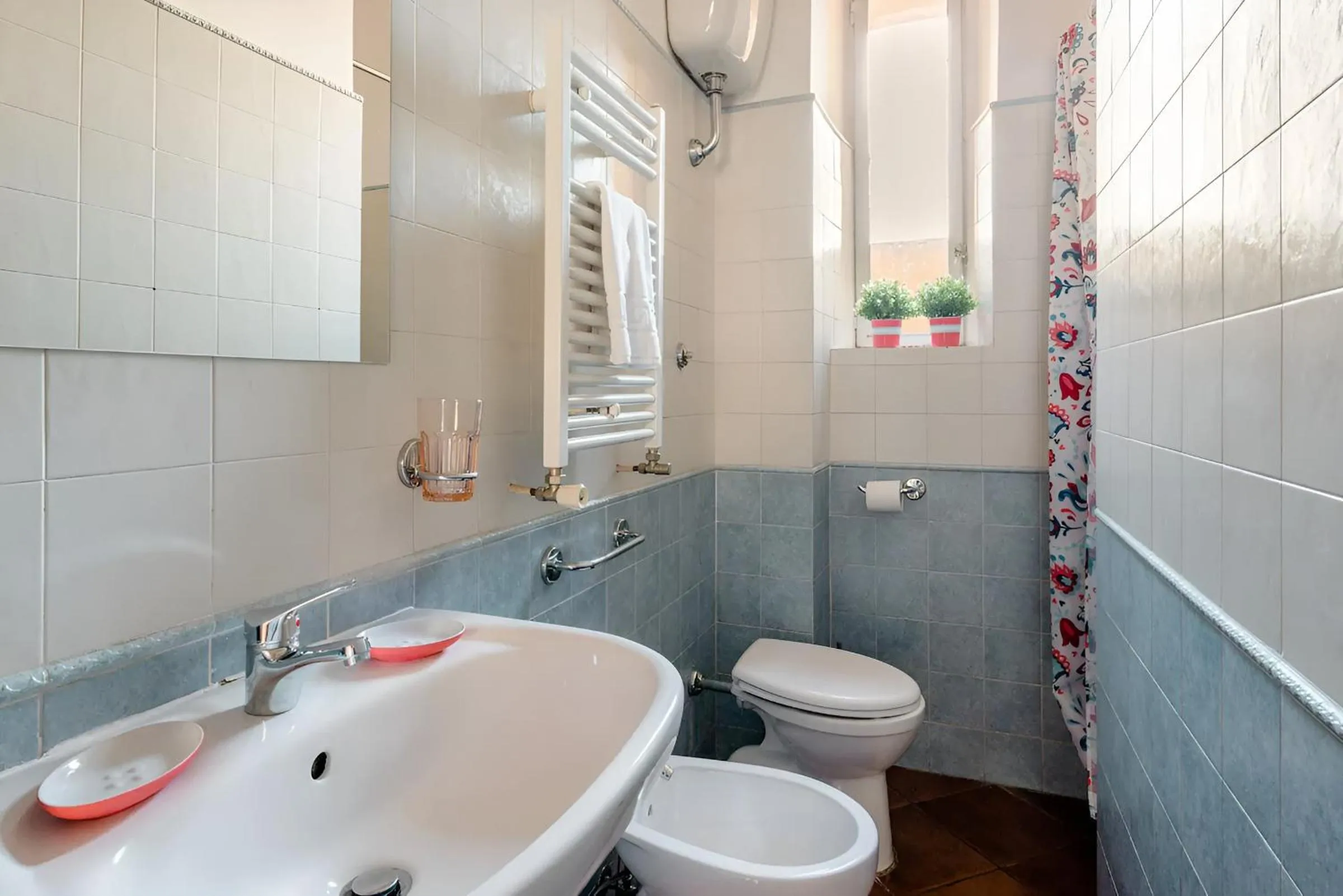 Shower in Giulia Apartment in Trastevere