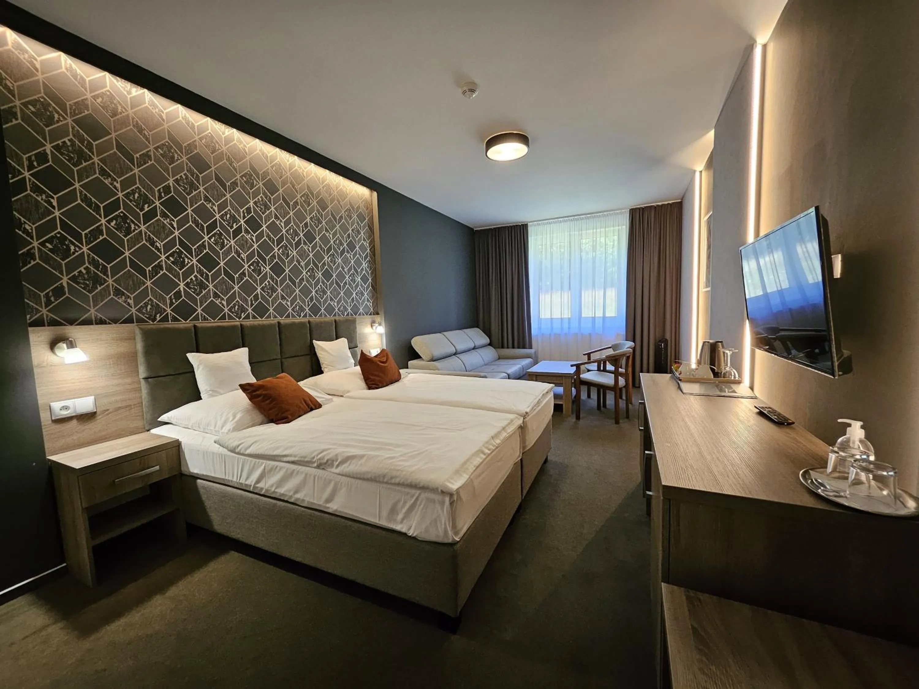 air conditioner, Bed in Hotel Slávia Svidník SPA & RESTAURANT