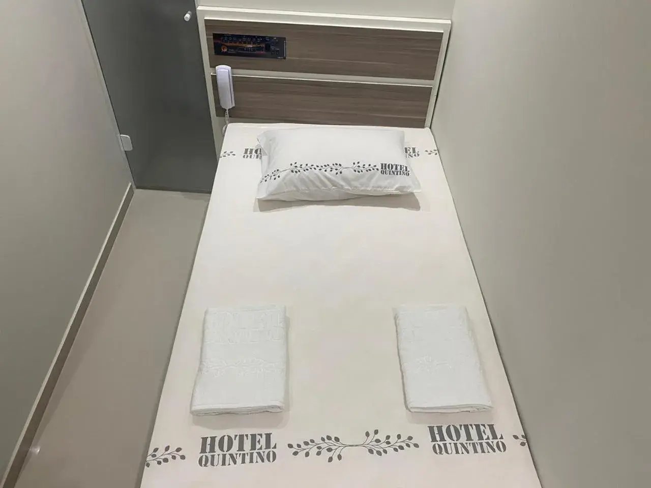 Single Room - single occupancy in Hotel Quintino - No Coração de São Paulo, 2 Min do Metrô Sé, 10 Min do Brás, 5 Min da 25 de Março e Estacionamento no Local Grátis Single Room - single occupancy in Hotel Quintino - No Coração de São Paulo, 2 Min do Metrô Sé, 10 Min do Brás, 5 Min da 25 de Março e Estacionamento no Local Grátis